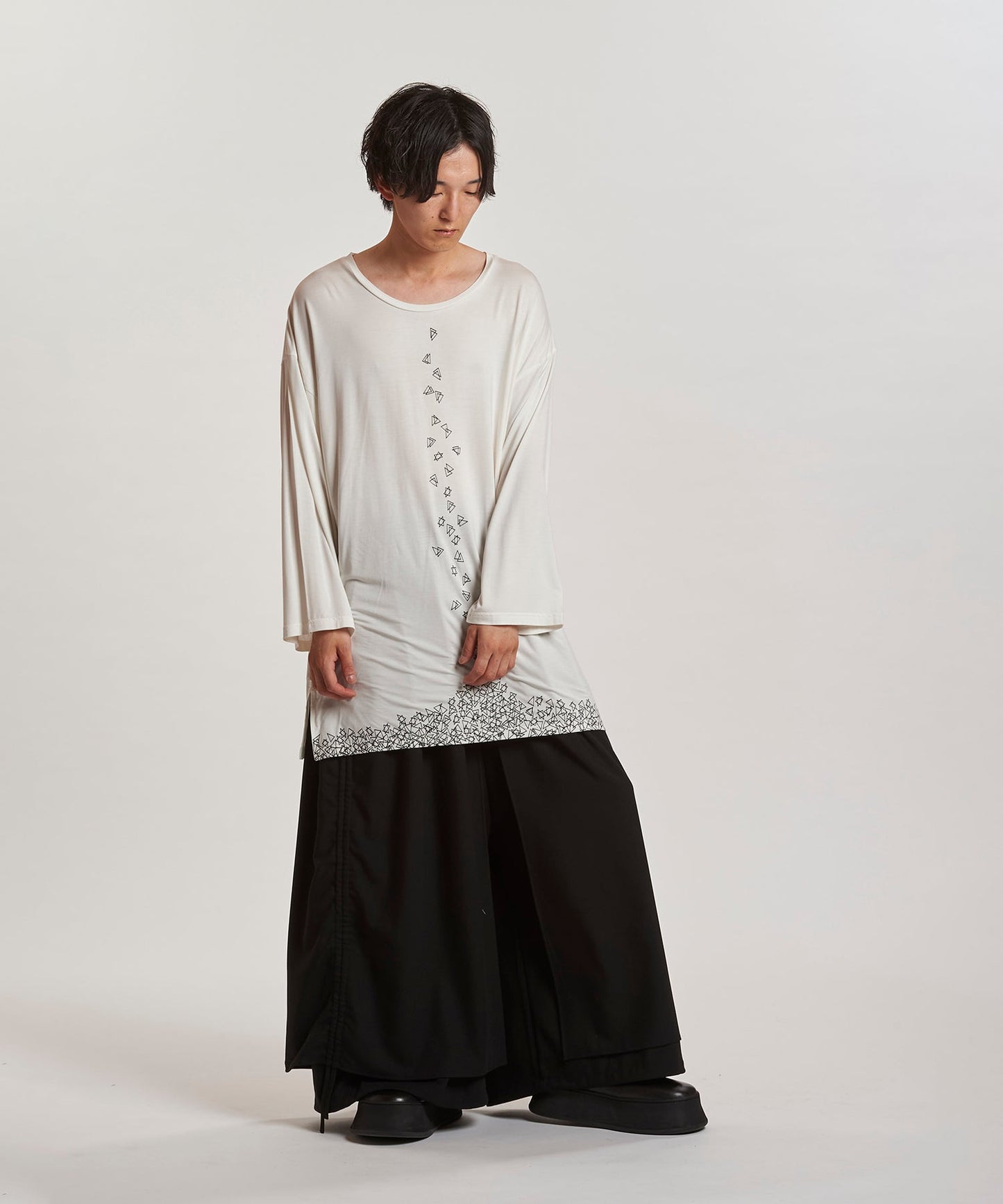WHITE Model:H169cm
