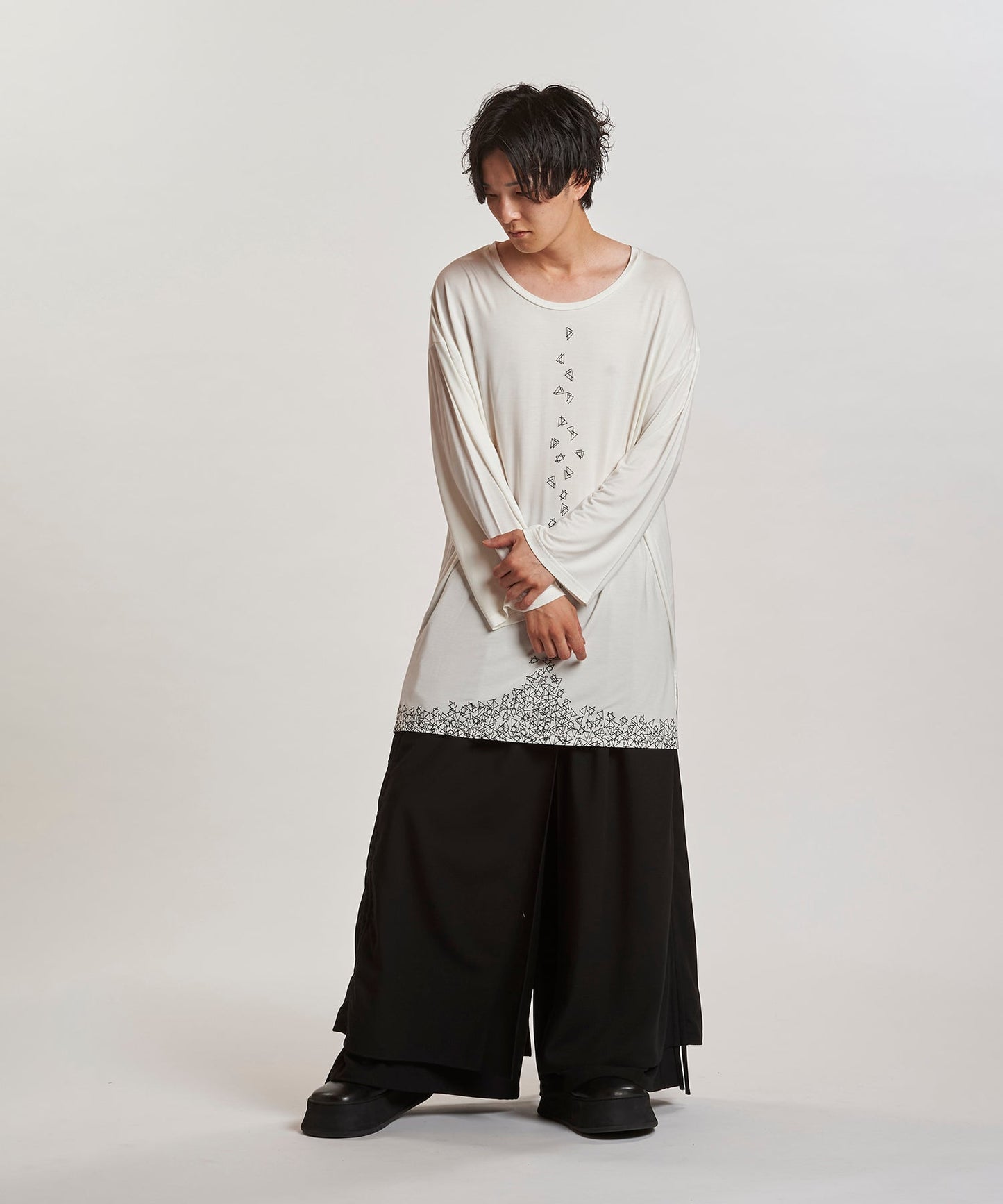 WHITE Model:H169cm