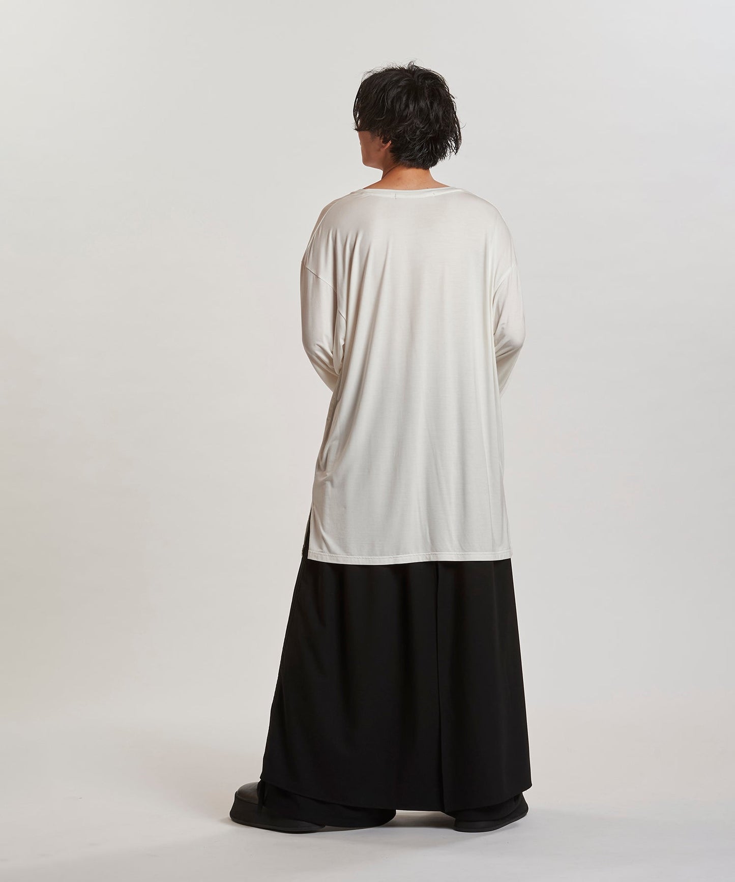 WHITE Model:H169cm