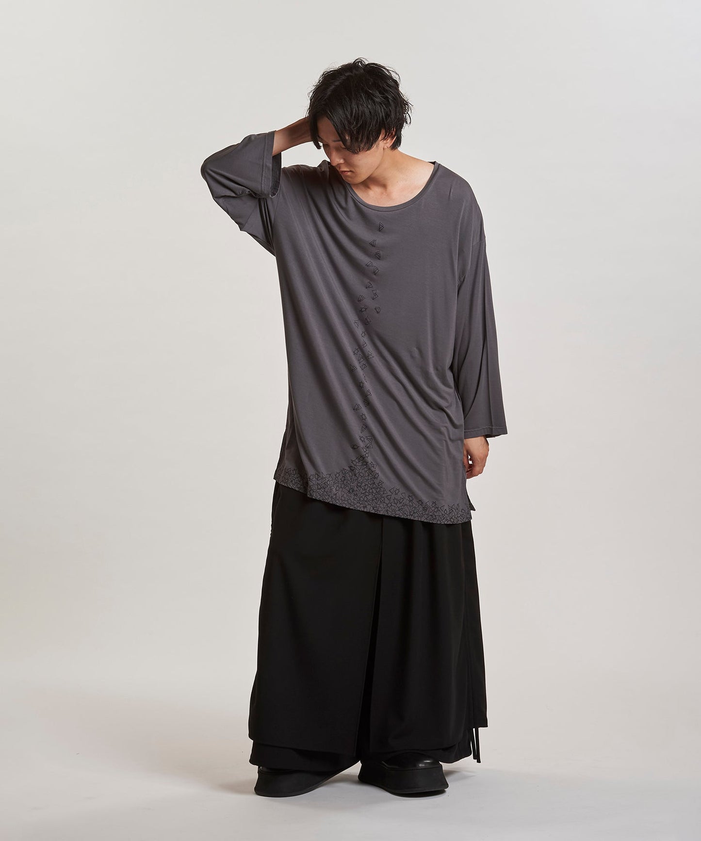 GRAY Model:H169cm