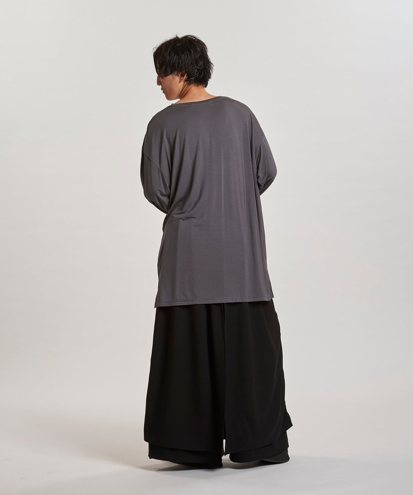 GRAY Model:H169cm