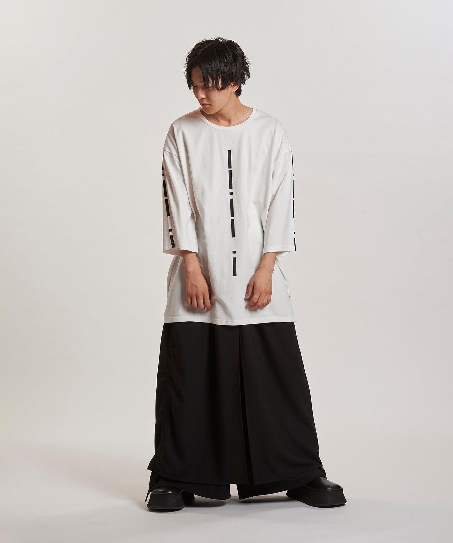 WHITE Model:H169cm
