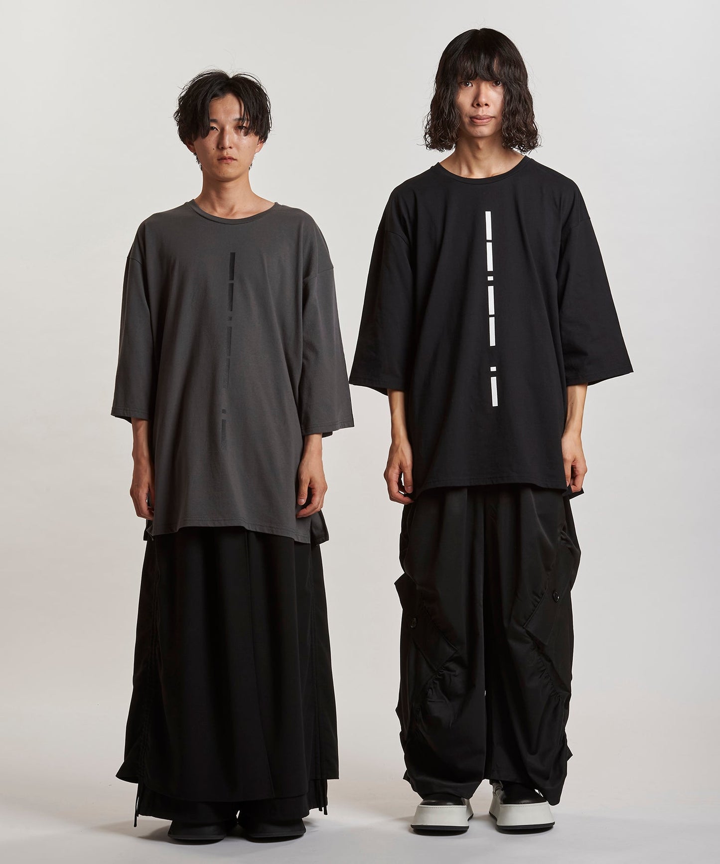 GRAY Model:H169cm / BLACK Model:H180cm