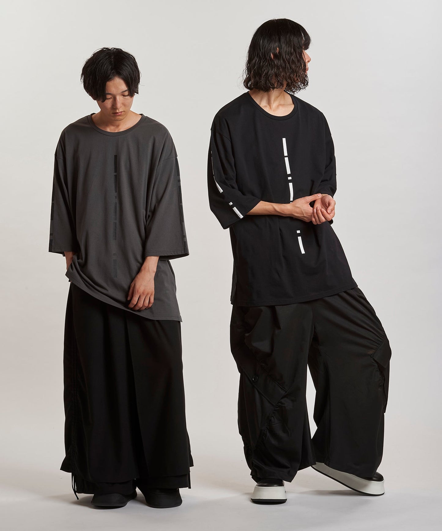 GRAY Model:H169cm / BLACK Model:H180cm