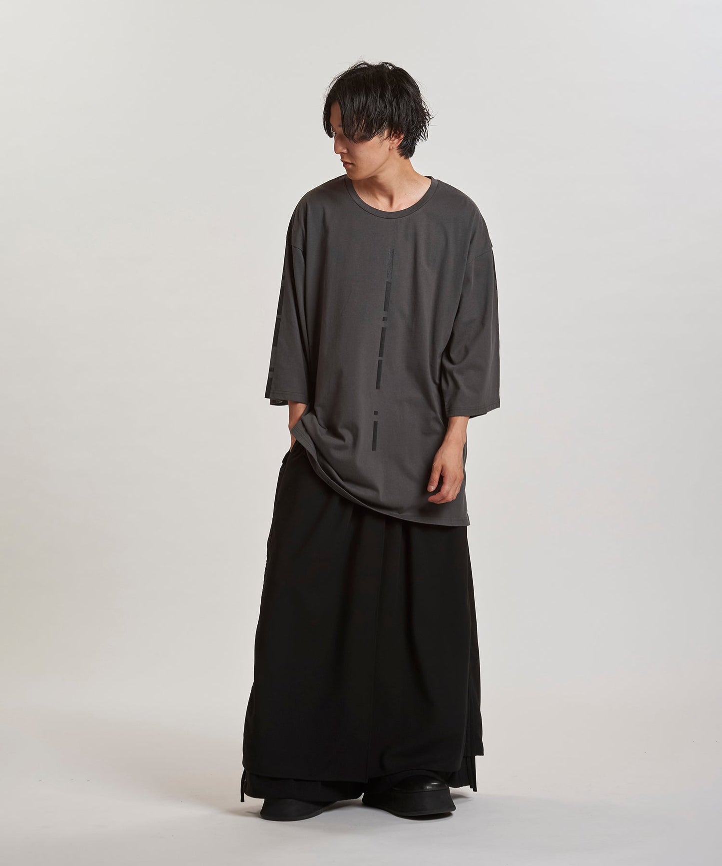 GRAY Model:H169cm