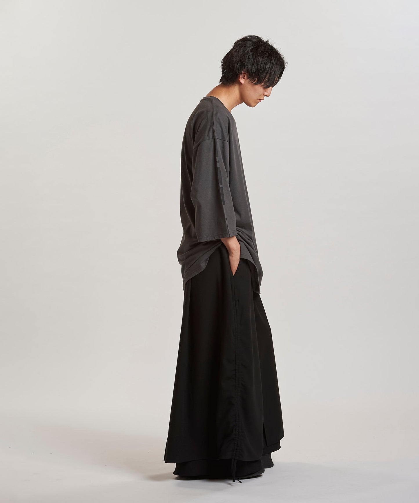 GRAY Model:H169cm
