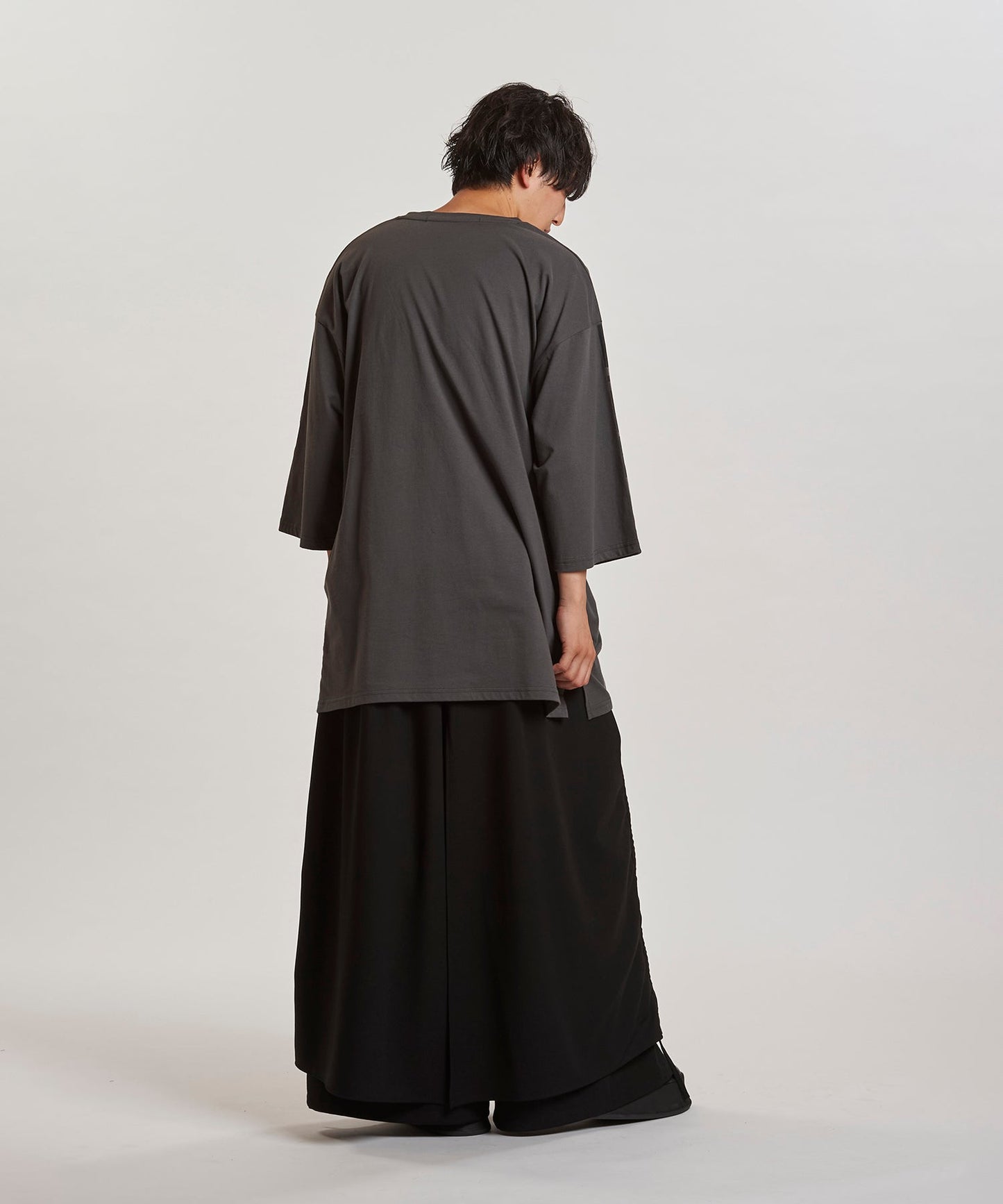 GRAY Model:H169cm