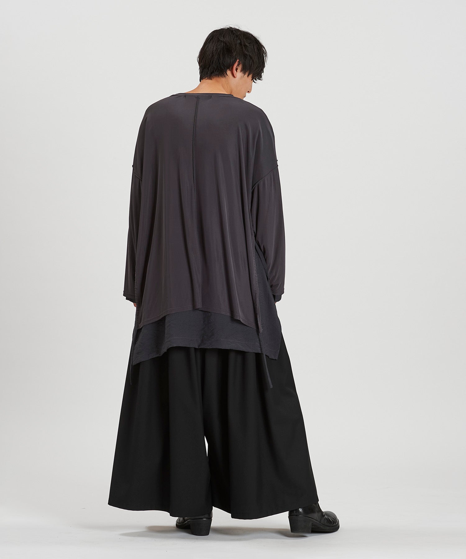 GRAY Model:H169cm