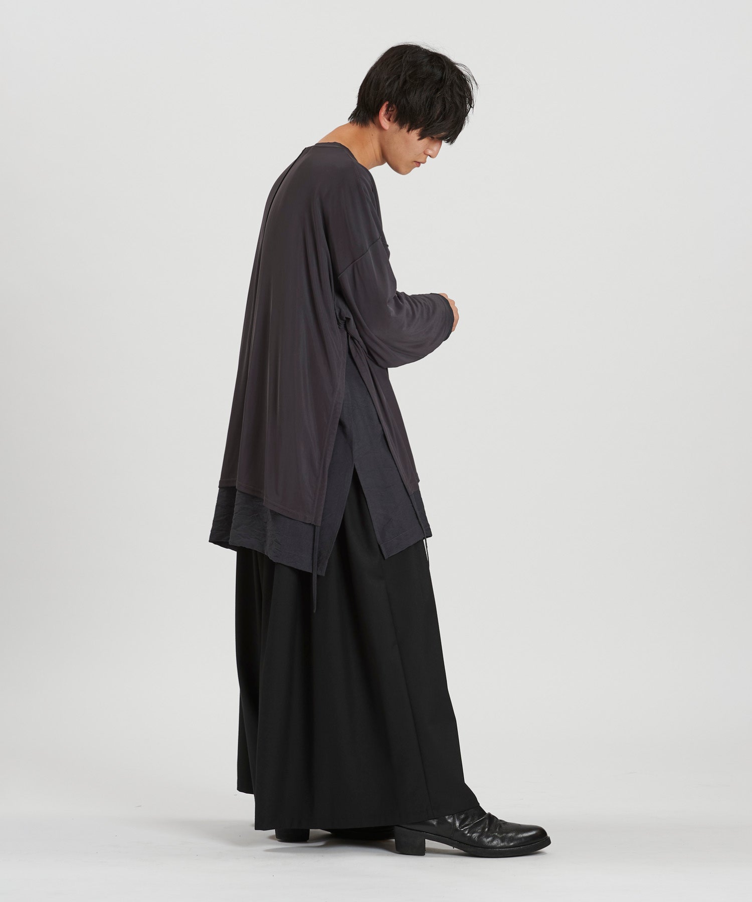 GRAY Model:H169cm