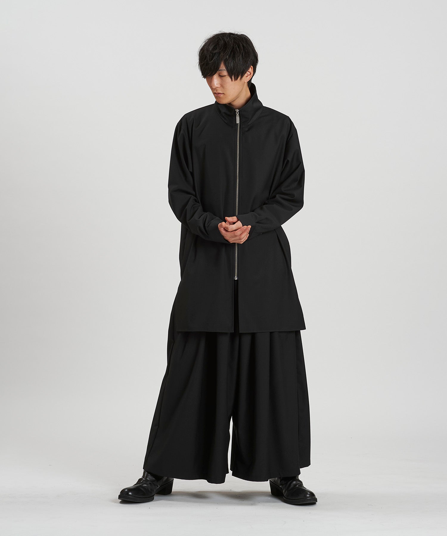 BLACK Model:H169cm