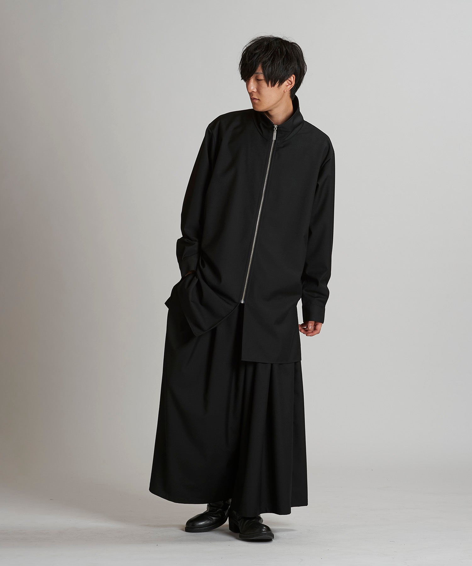 BLACK Model:H169cm