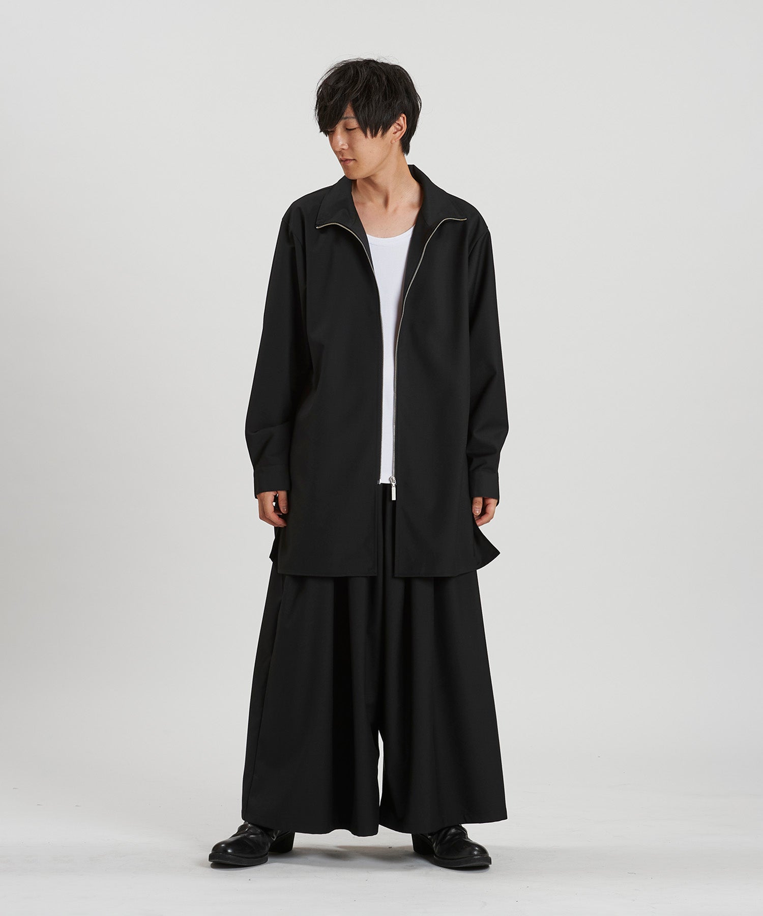 BLACK Model:H169cm