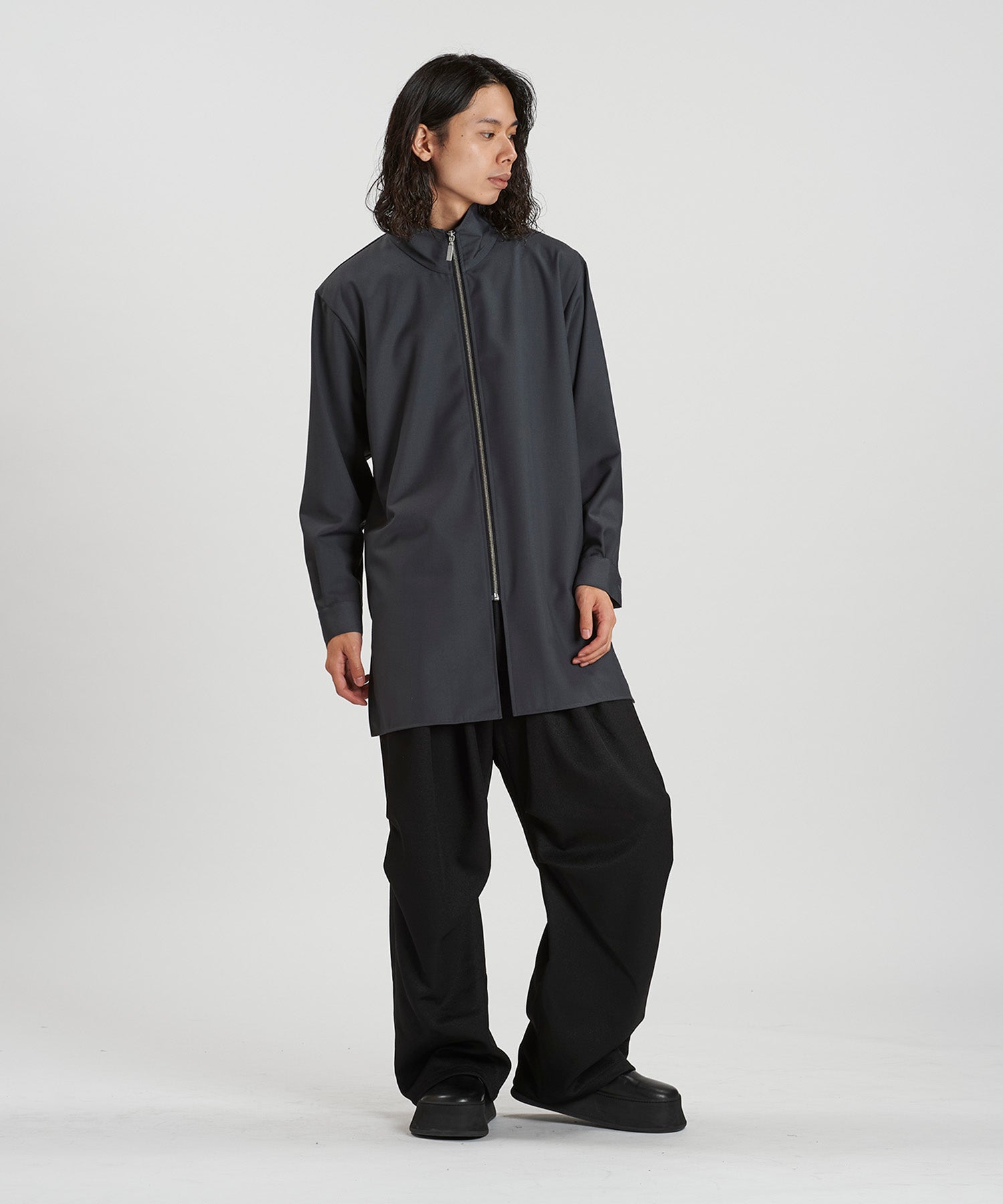 GRAY Model:H180cm
