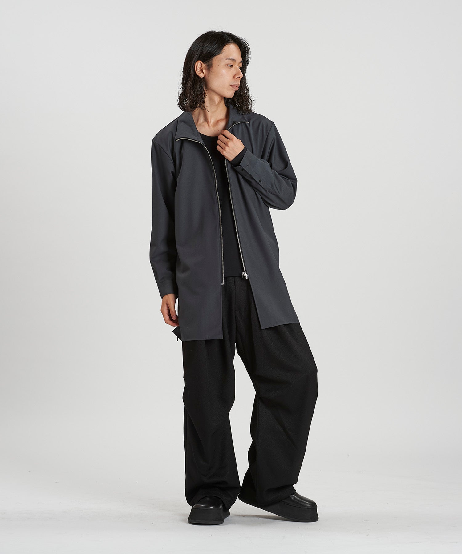 GRAY Model:H180cm