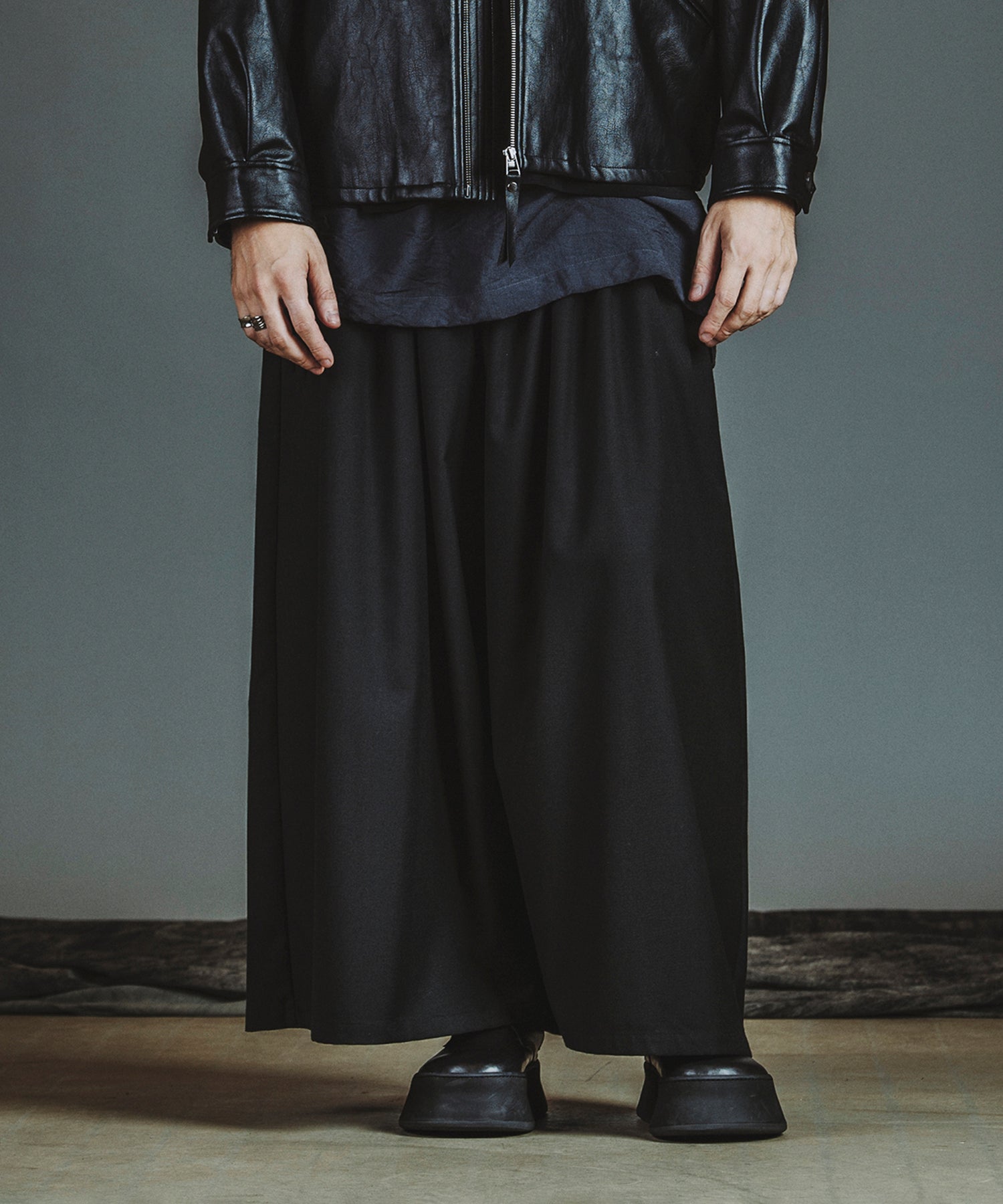 BLACK Model:H182cm