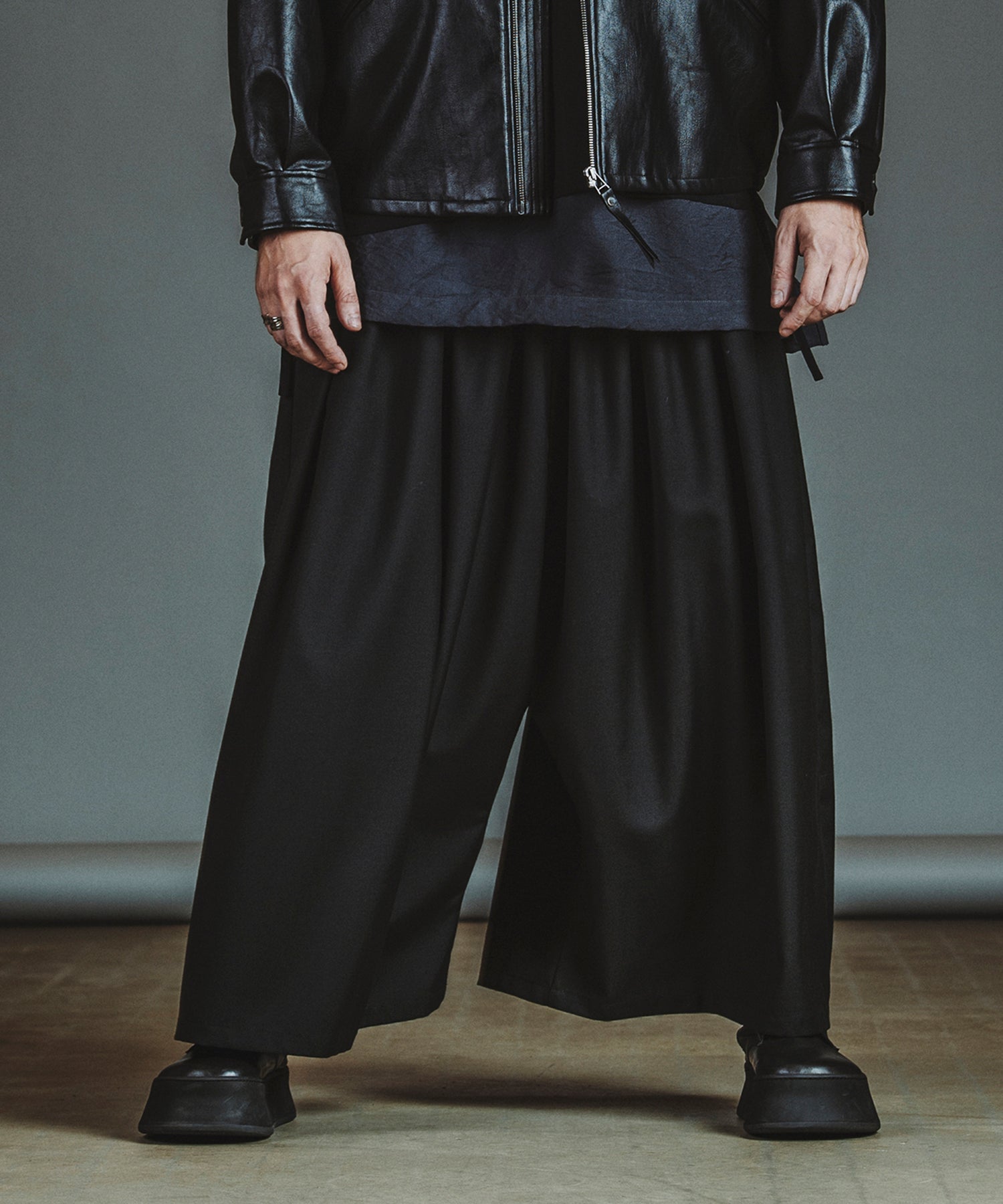 BLACK Model:H182cm