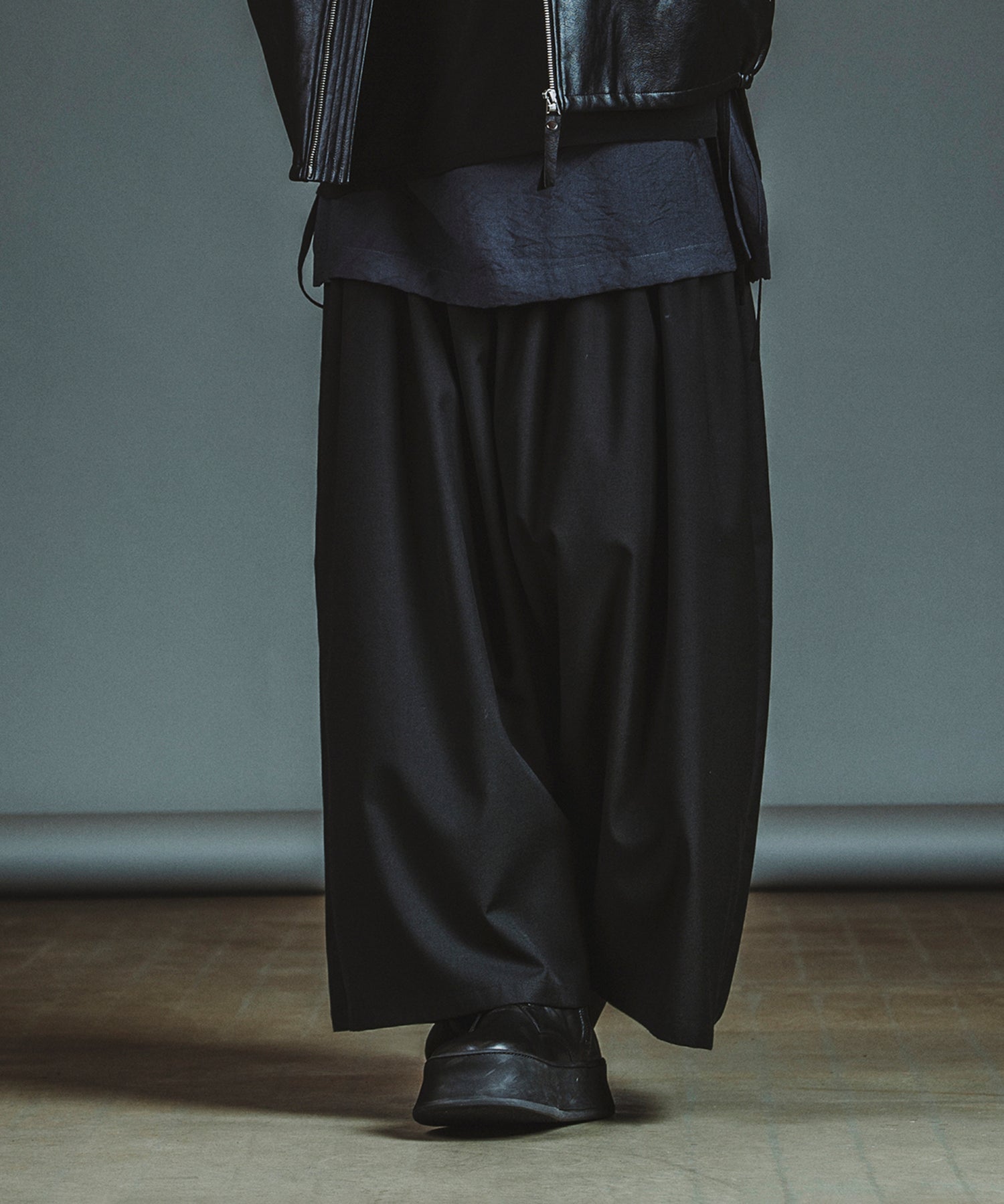 BLACK Model:H182cm