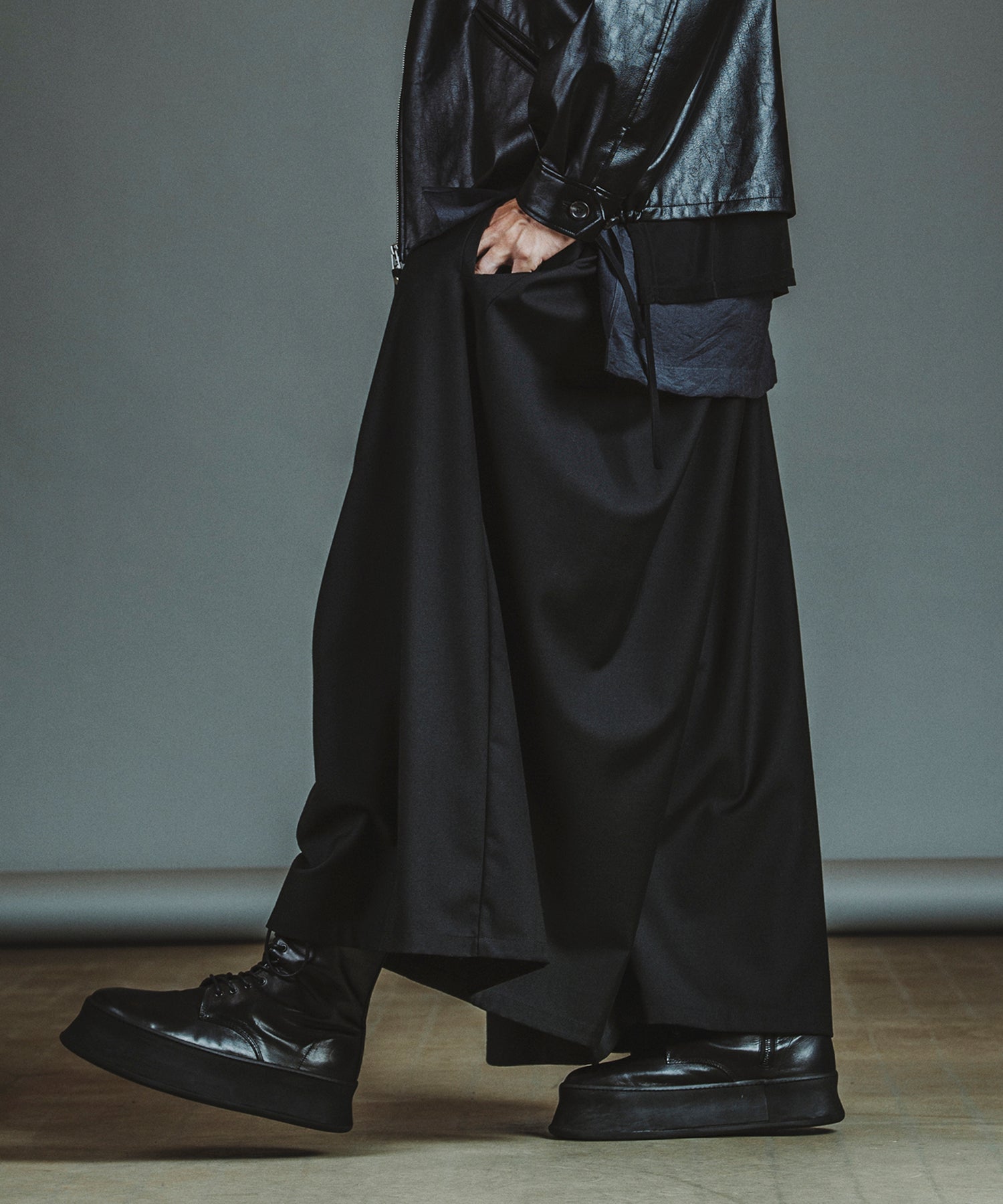 BLACK Model:H182cm
