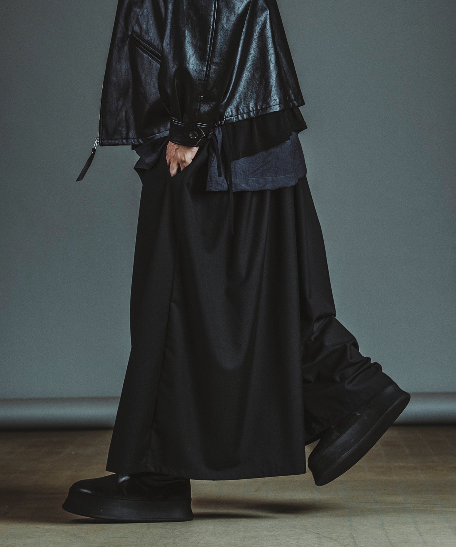 BLACK Model:H182cm