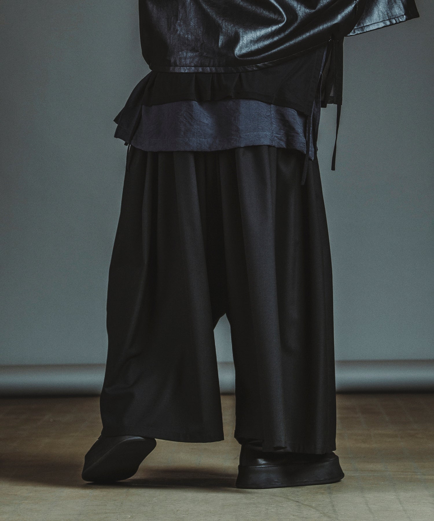 BLACK Model:H182cm