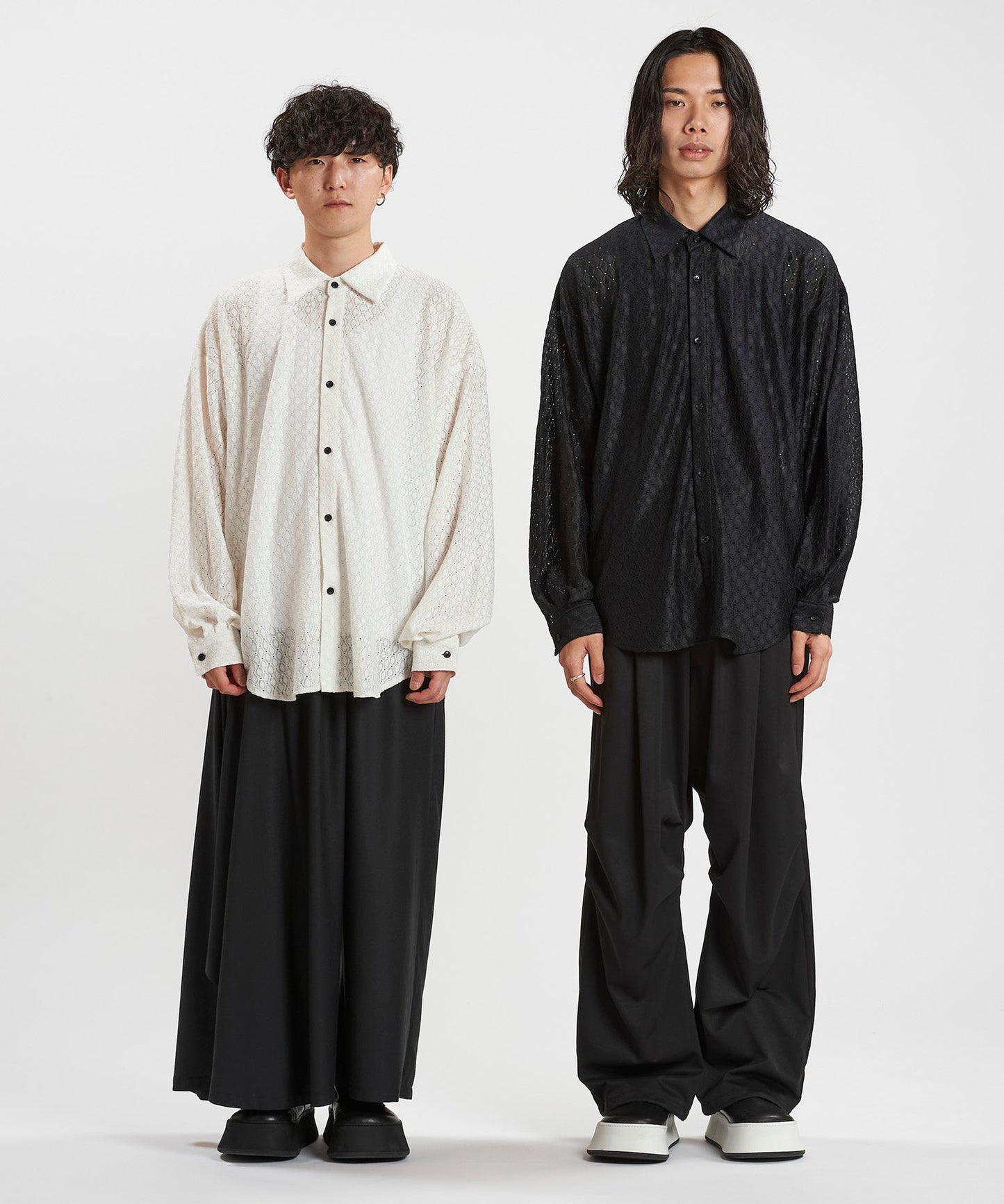 WHITE Model:H169cm / BLACK Model:H180cm