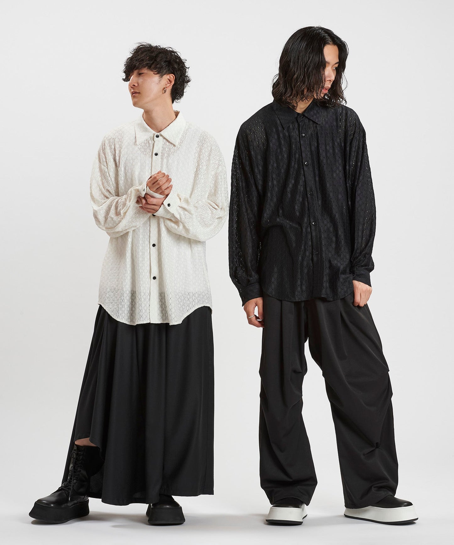 WHITE Model:H169cm / BLACK Model:H180cm