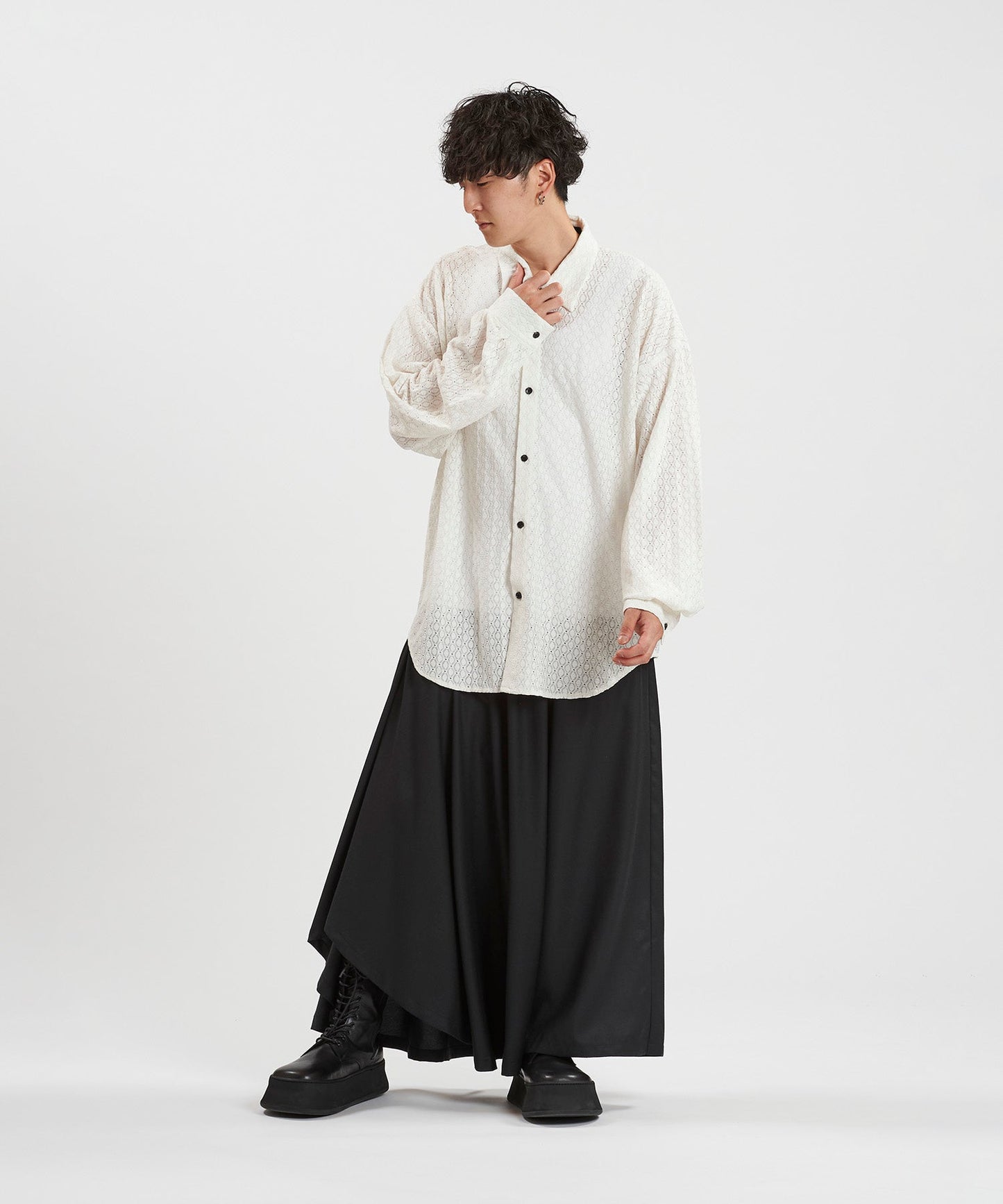WHITE Model:H169cm
