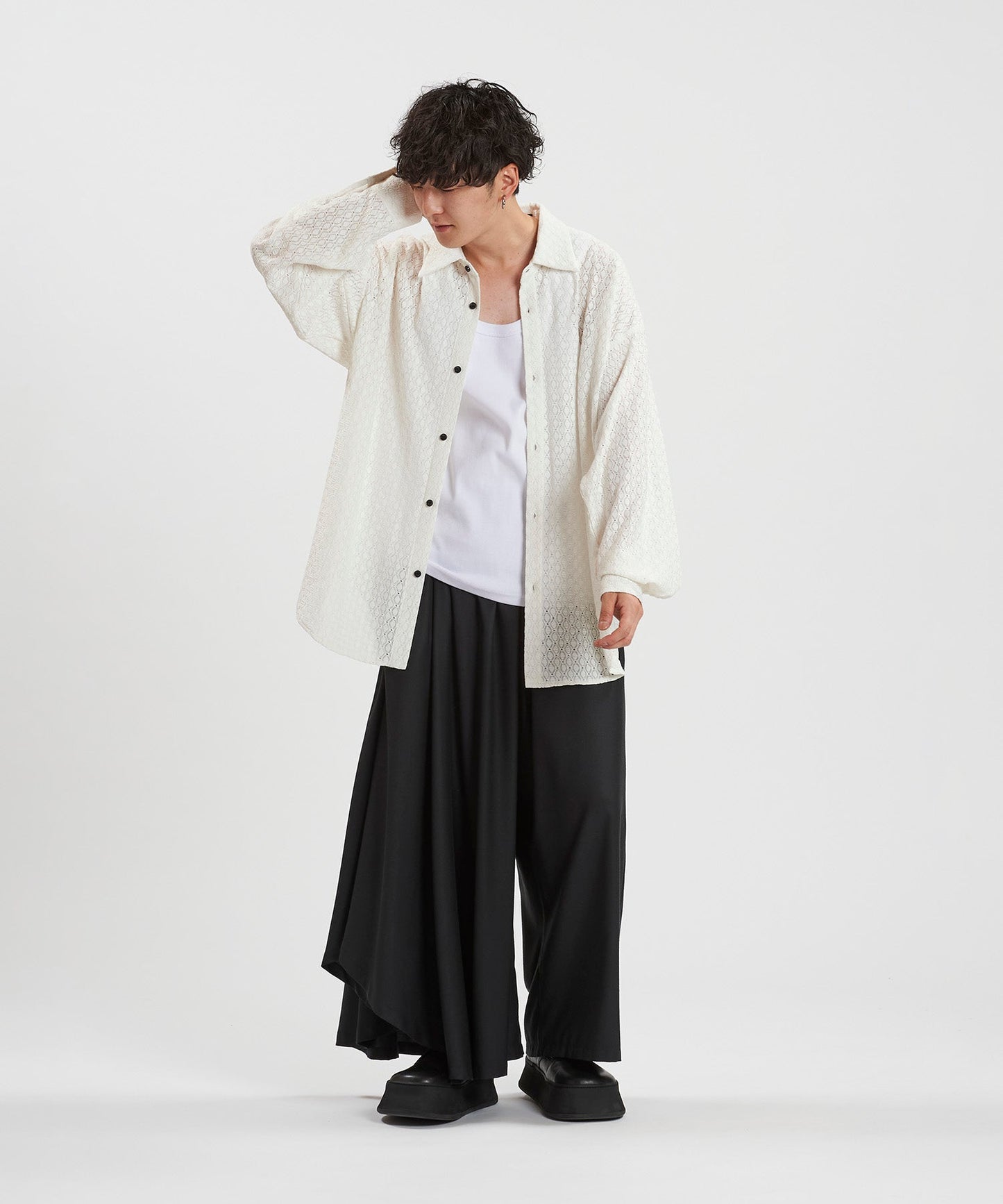 WHITE Model:H169cm