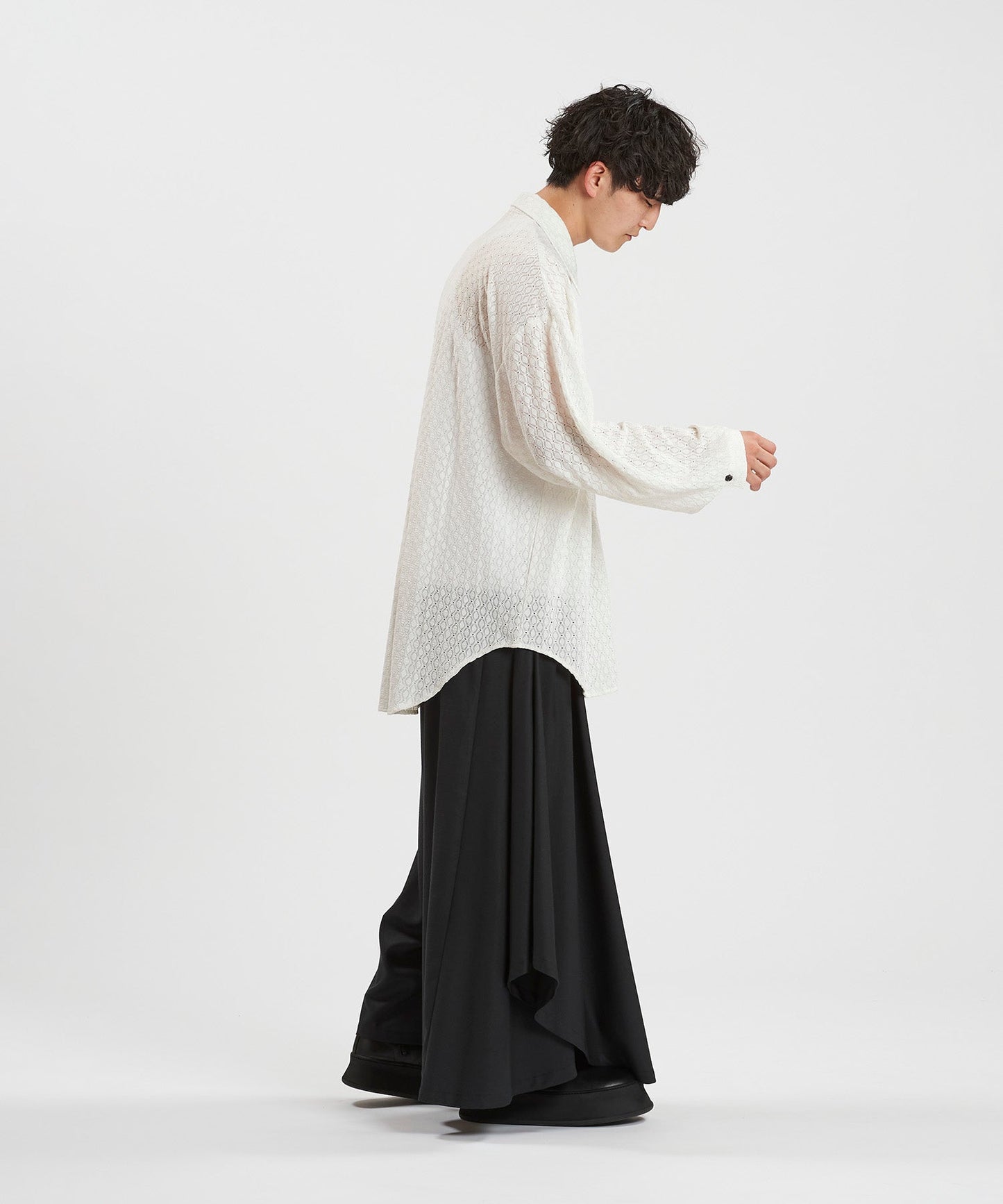WHITE Model:H169cm