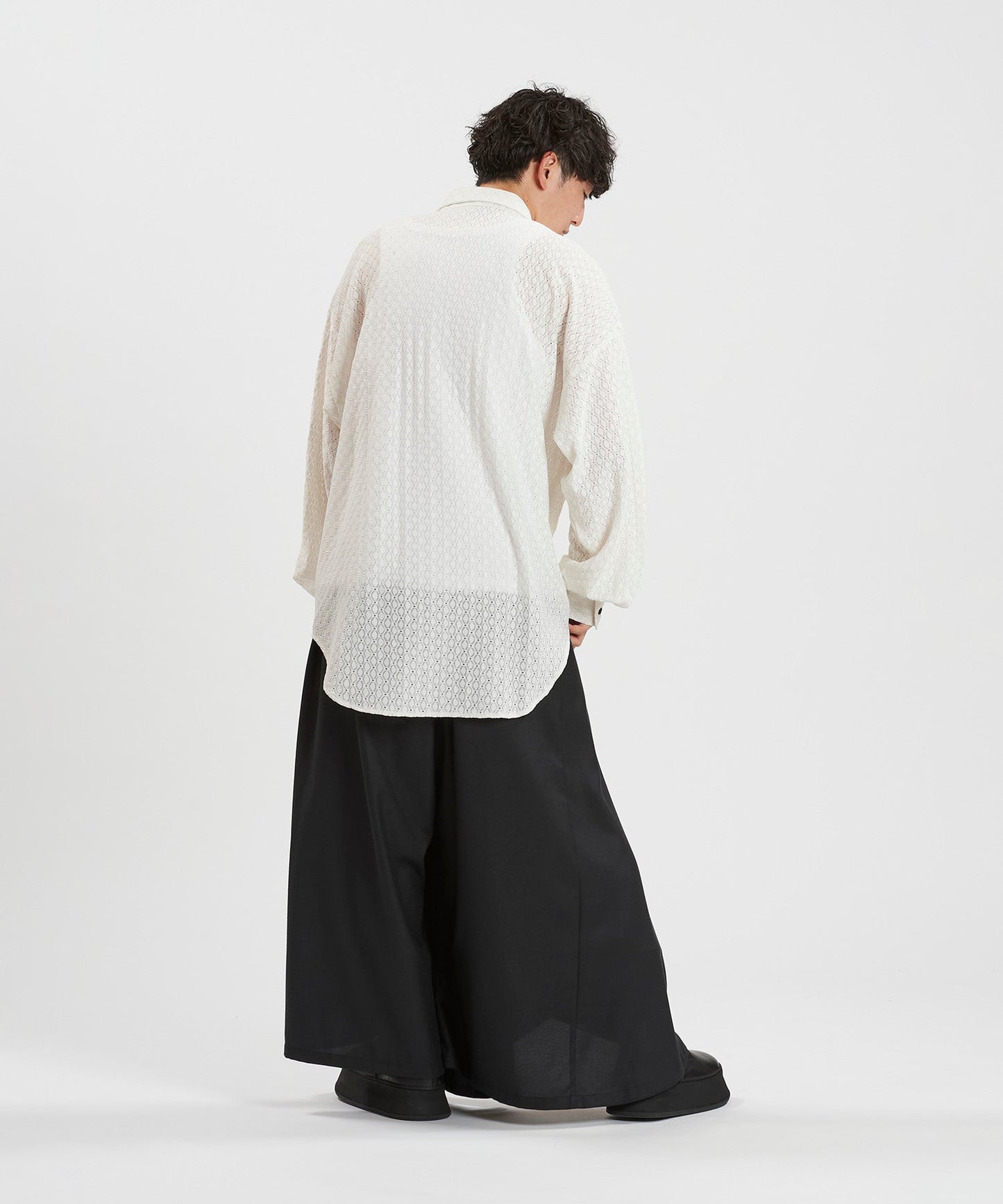 WHITE Model:H169cm