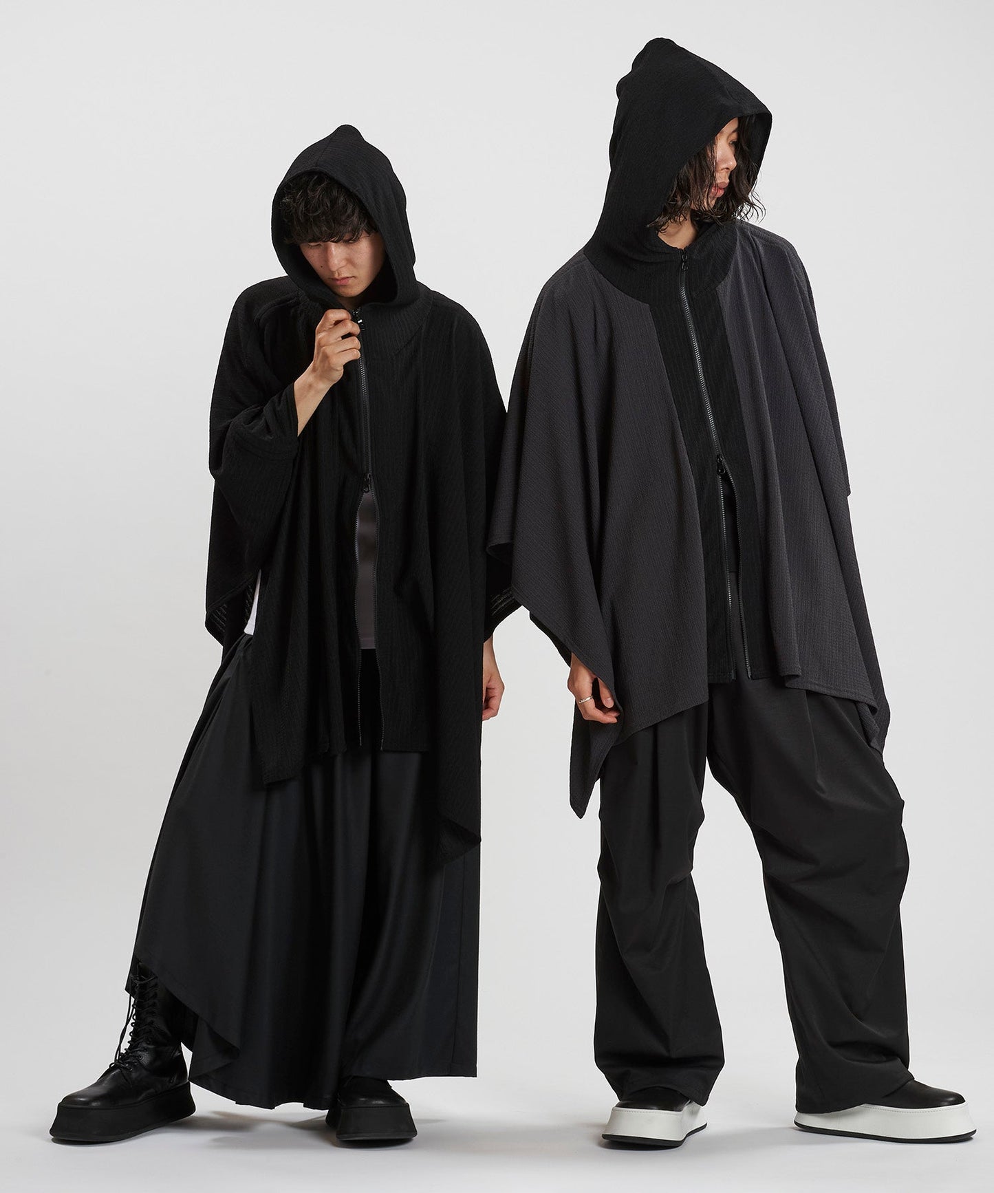 BLACK Model:H169cm / GRAY Model:H180cm