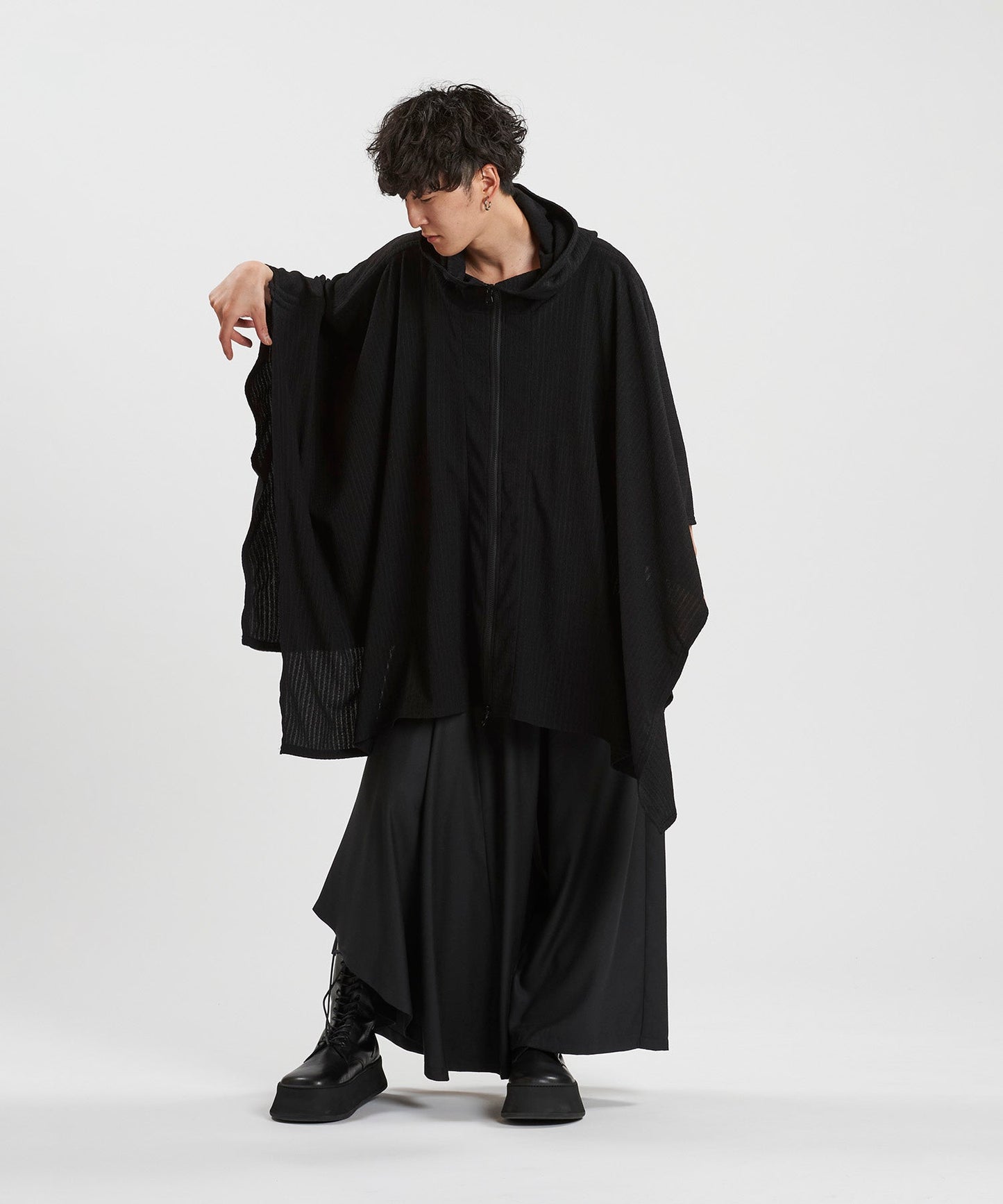 BLACK Model:H169cm