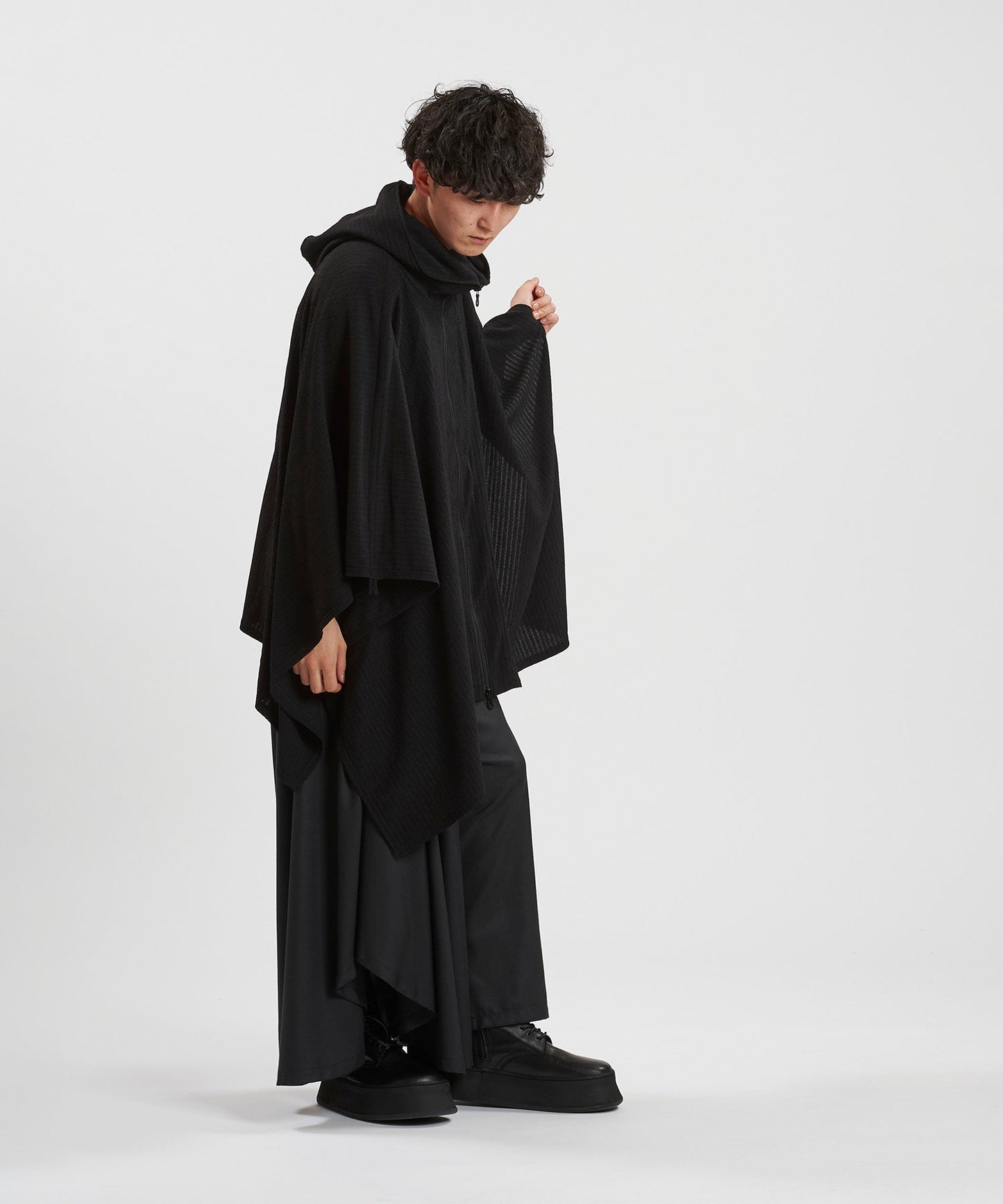 BLACK Model:H169cm