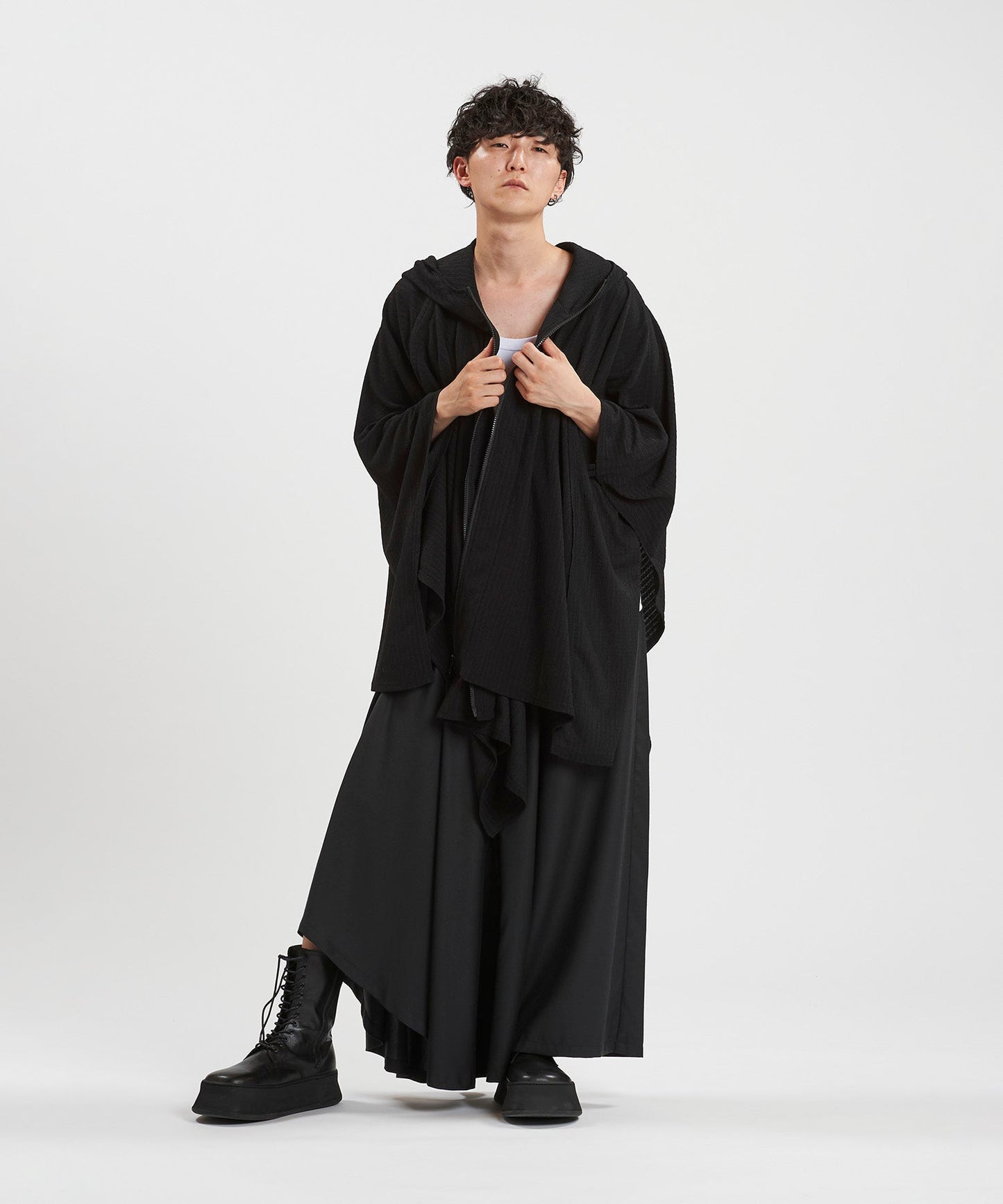 BLACK Model:H169cm