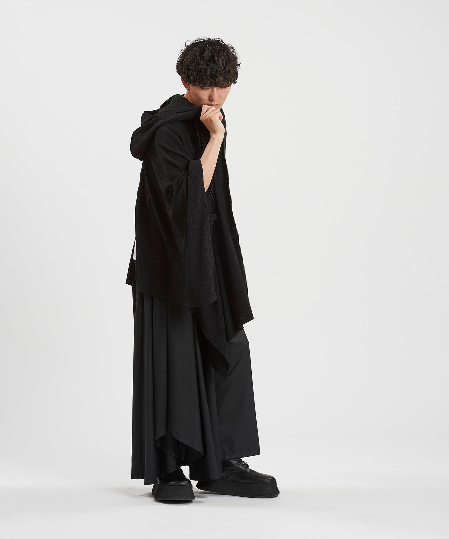BLACK Model:H169cm