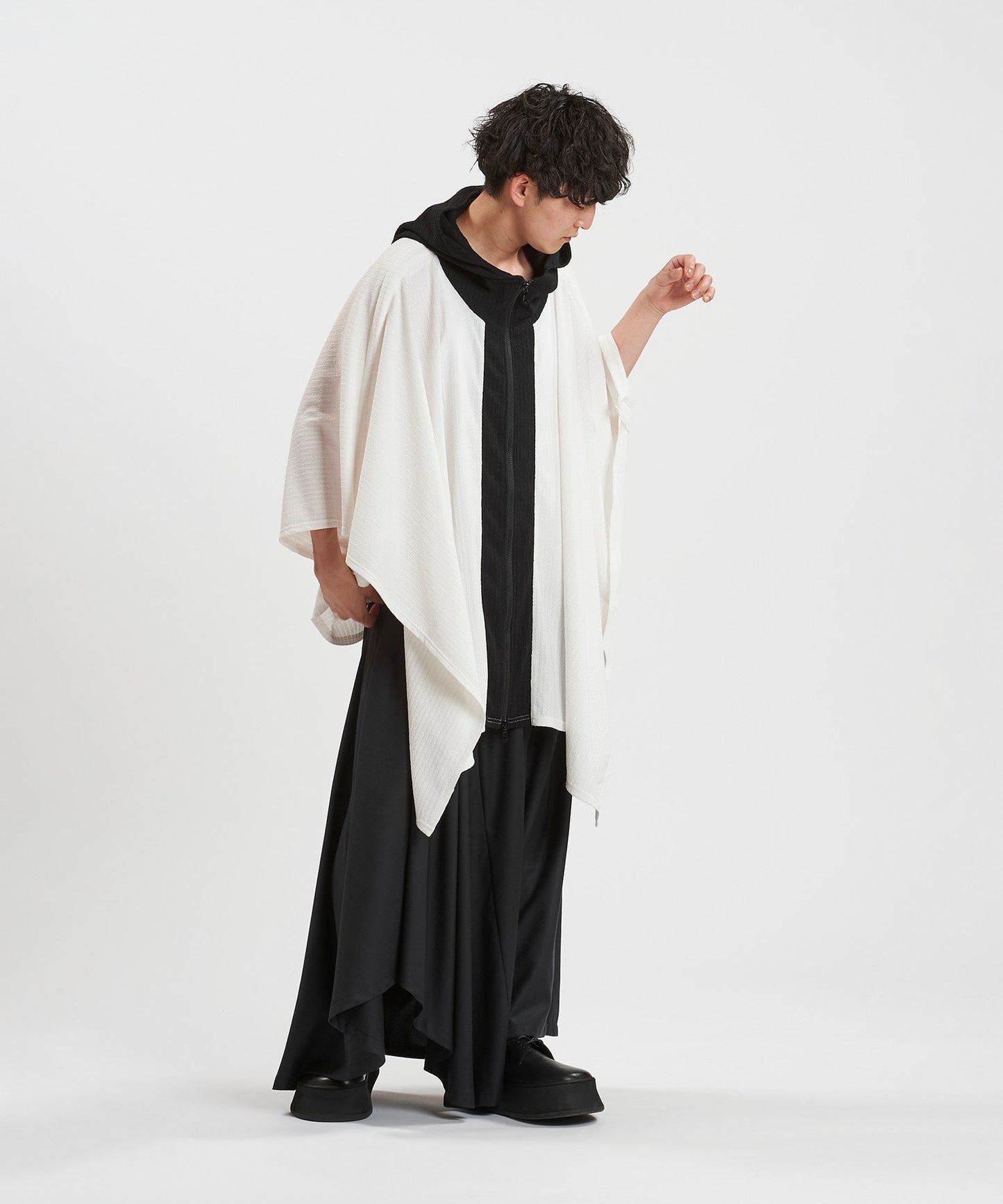 WHITE Model:H169cm