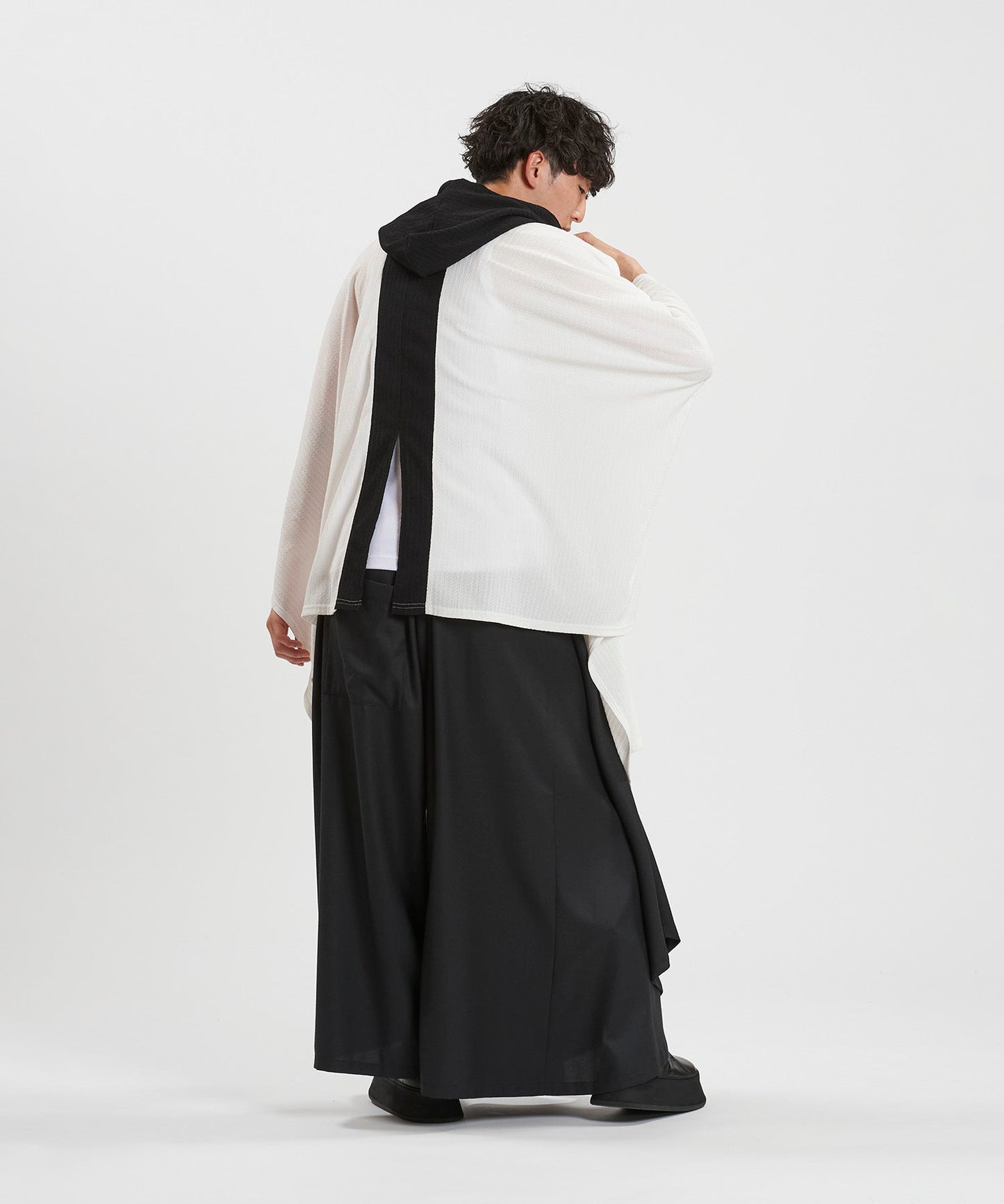 WHITE Model:H169cm