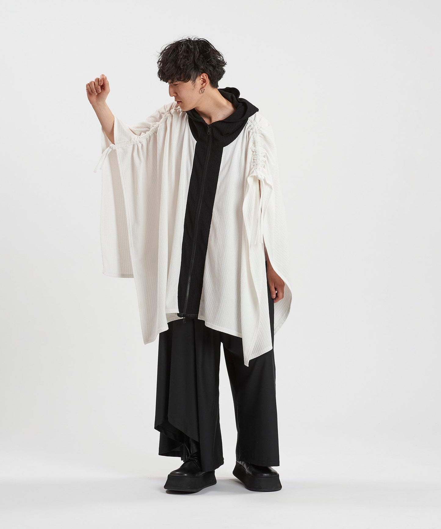 WHITE Model:H169cm