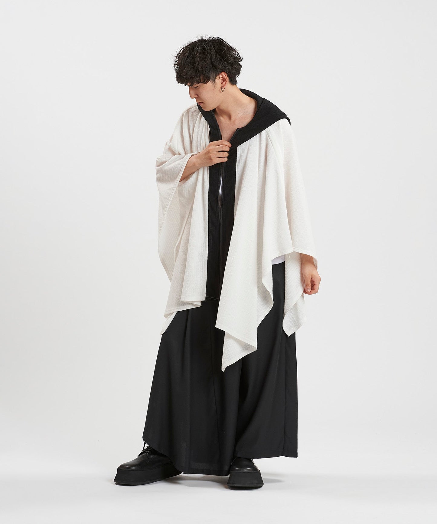 WHITE Model:H169cm