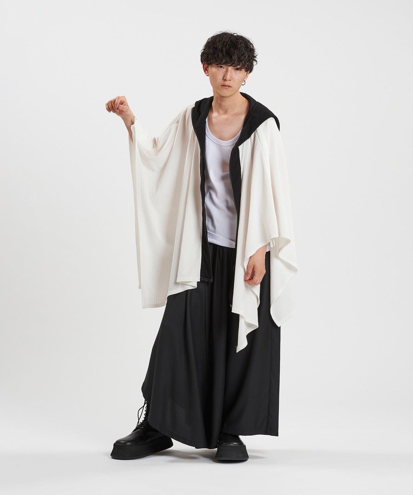 WHITE Model:H169cm