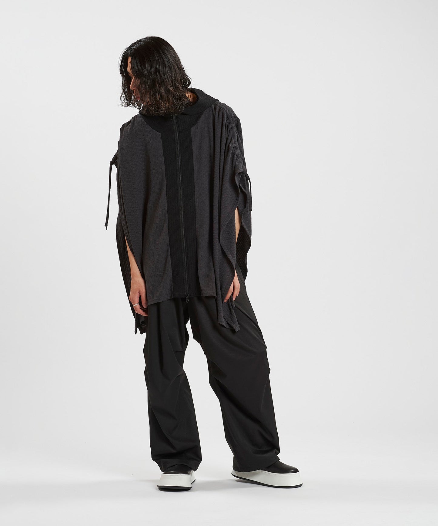GRAY Model:H180cm