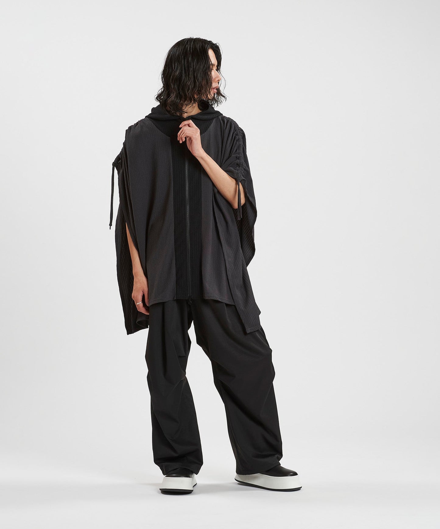 GRAY Model:H180cm