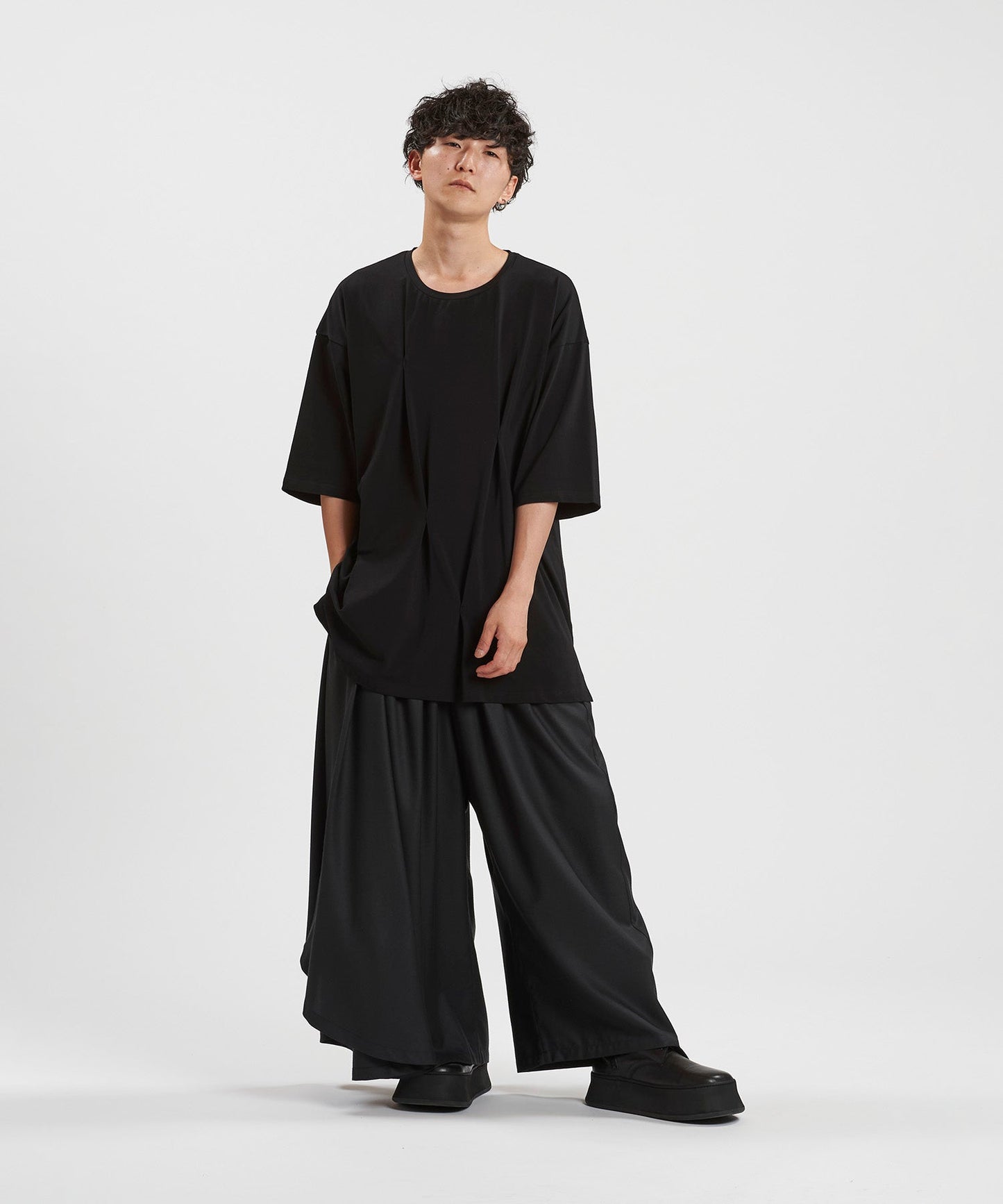 BLACK Model:H169cm