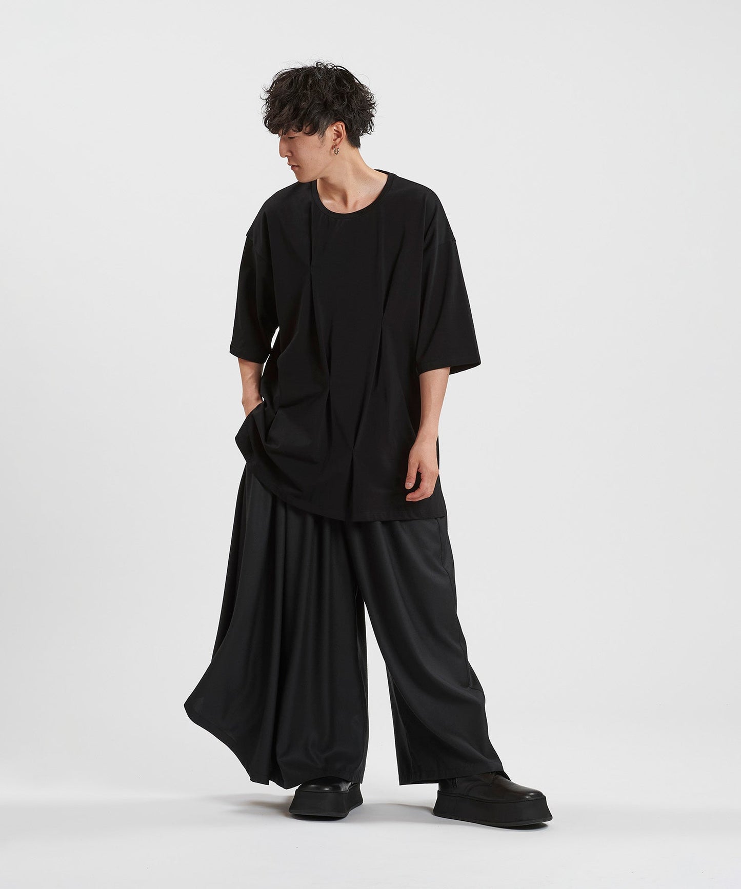 BLACK Model:H169cm