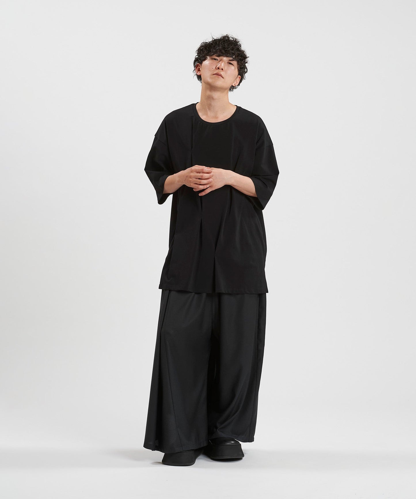 BLACK Model:H169cm