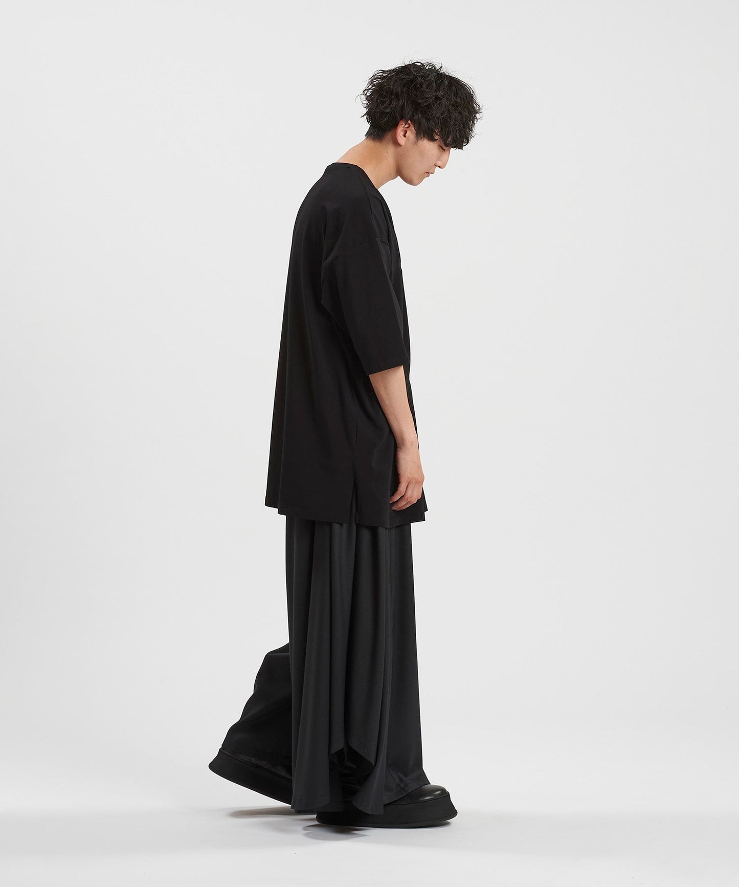 BLACK Model:H169cm