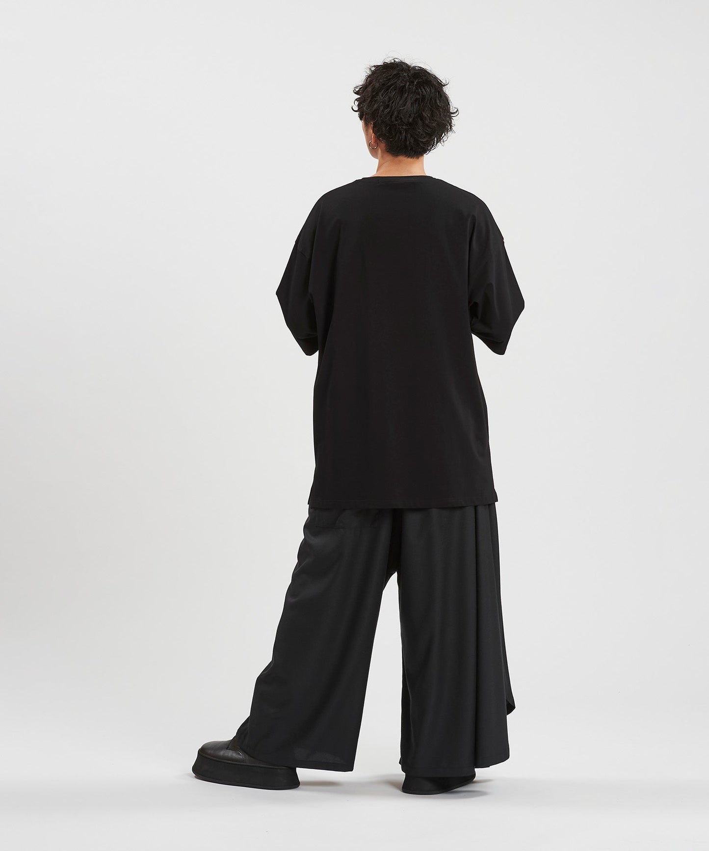 BLACK Model:H169cm