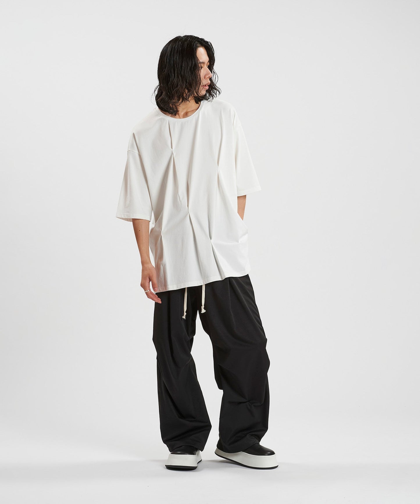 WHITE Model:H180cm