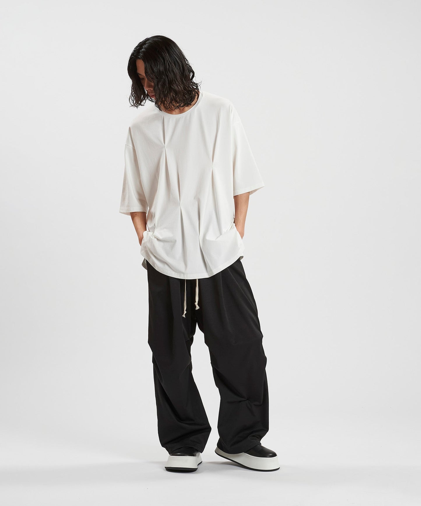 WHITE Model:H180cm