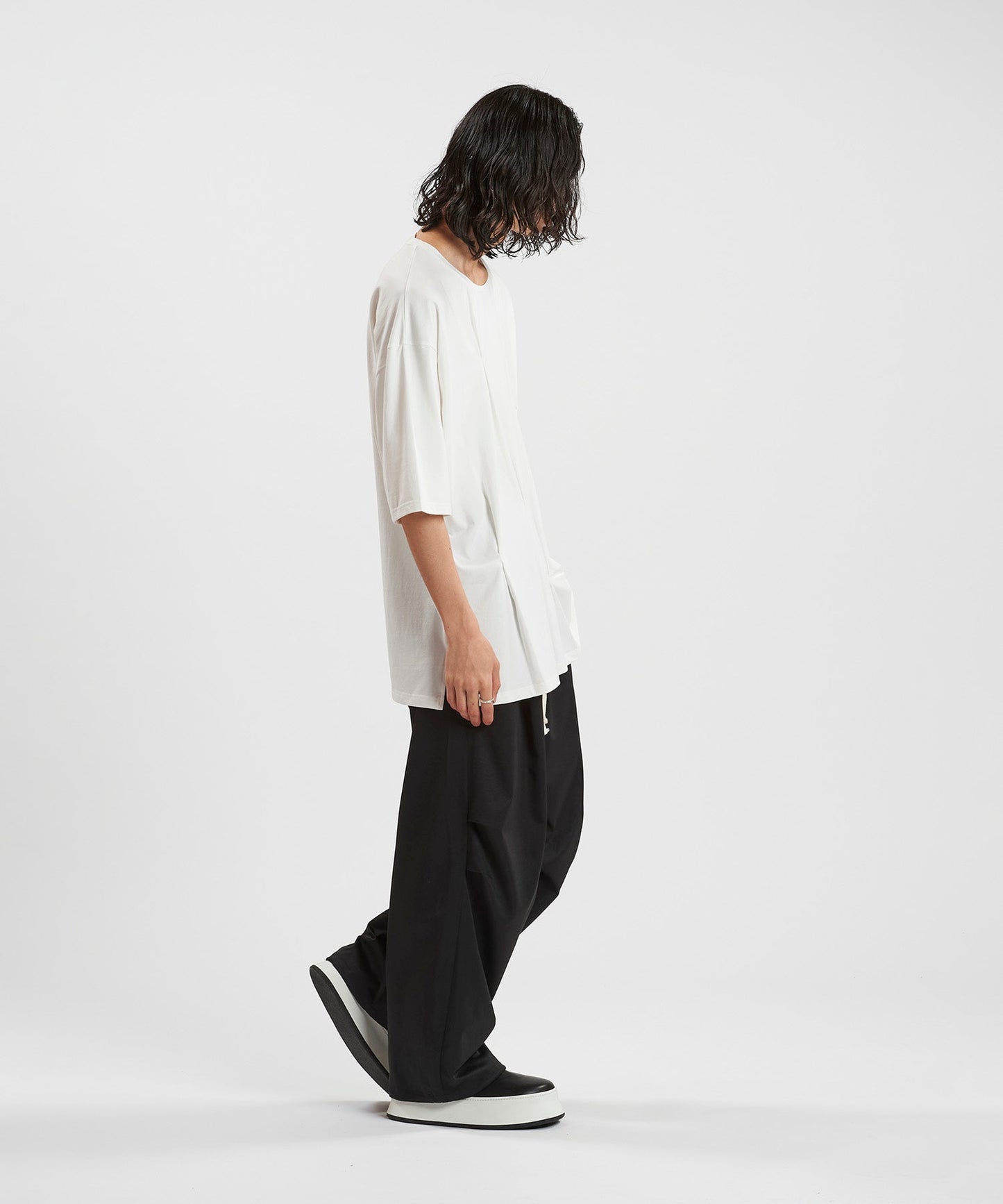 WHITE Model:H180cm